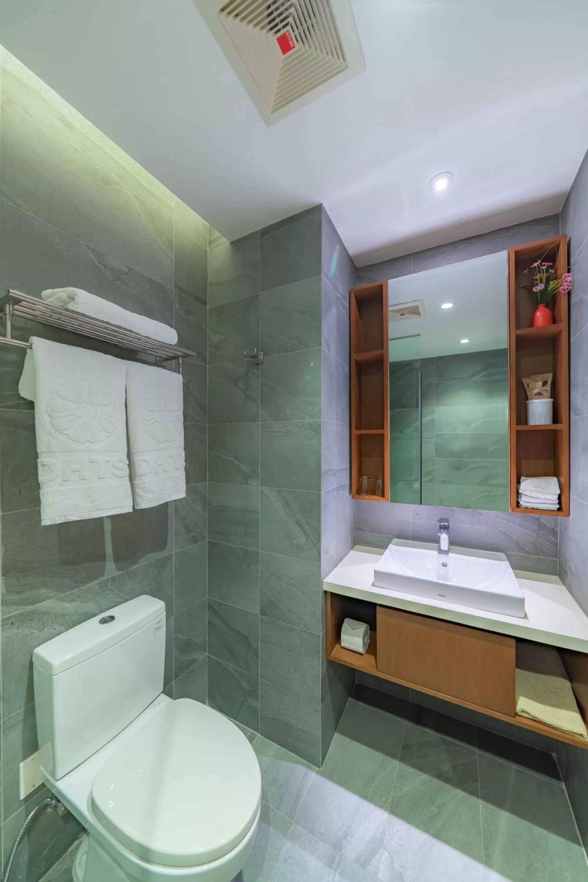 Shower in DHTS Business Hotel & Apartment