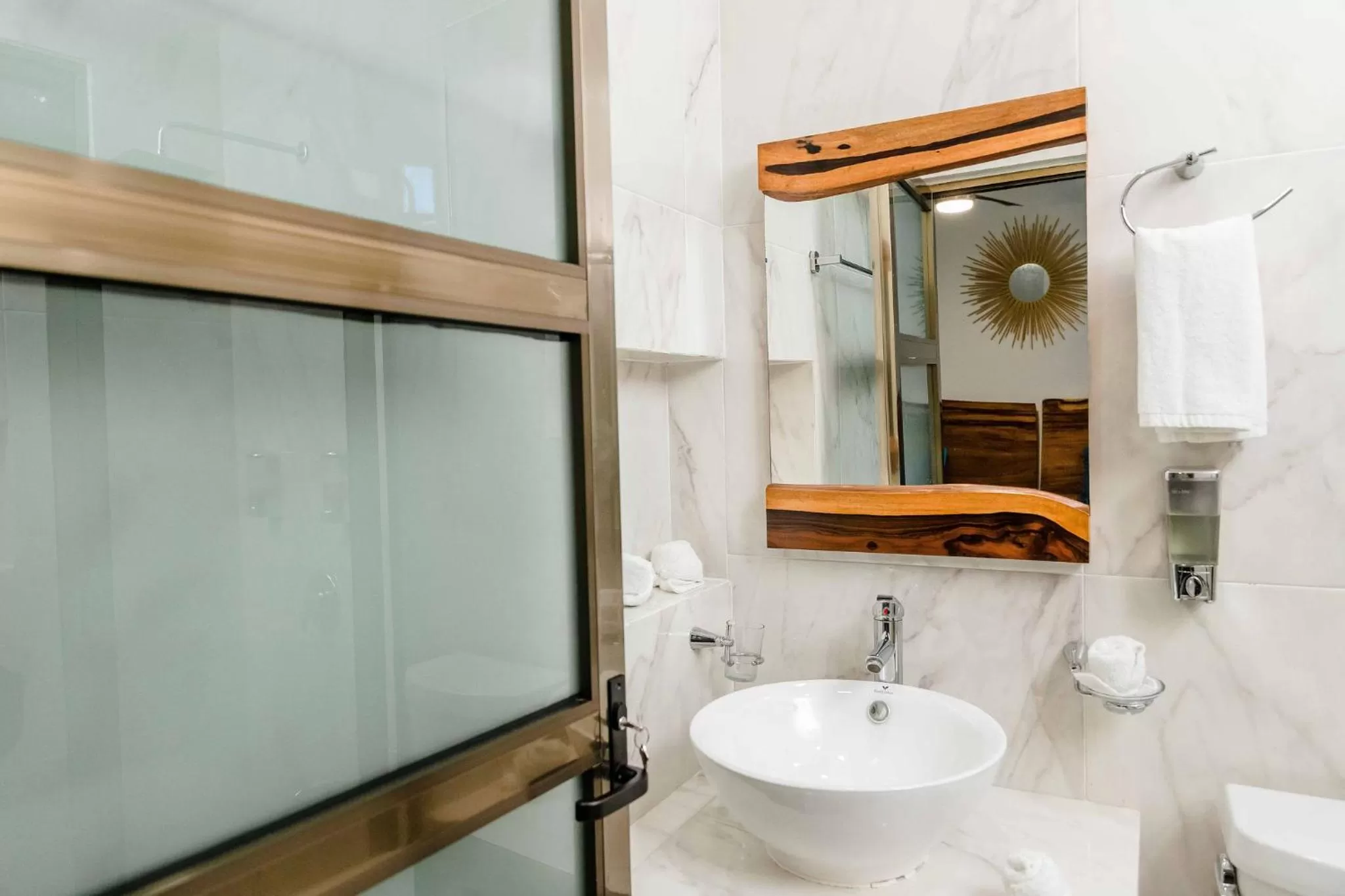 Shower, Bathroom in Hotel Naomi City center