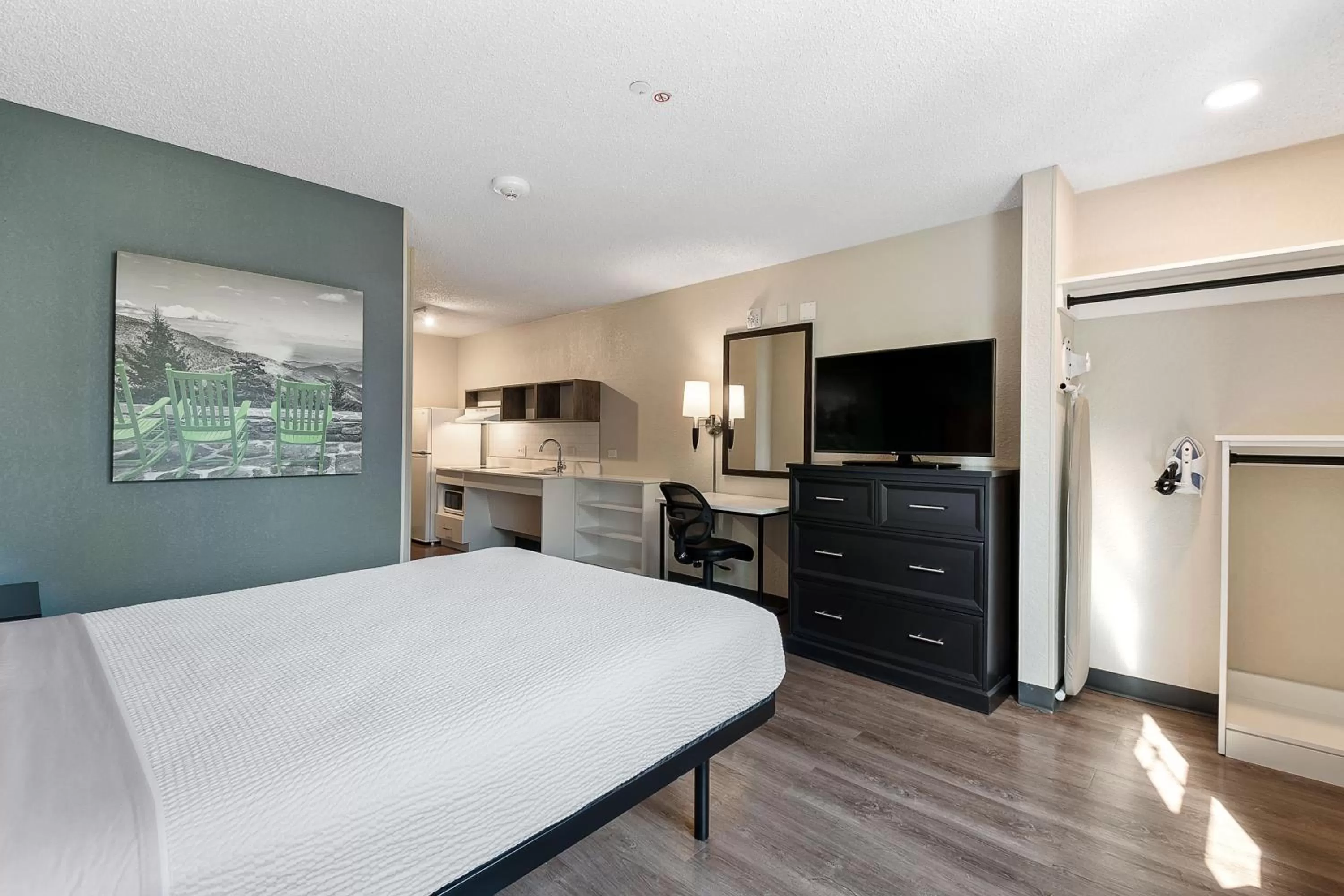 TV and multimedia, Bed in Extended Stay America Premier Suites - Miami - Downtown Brickell - Cruise Port