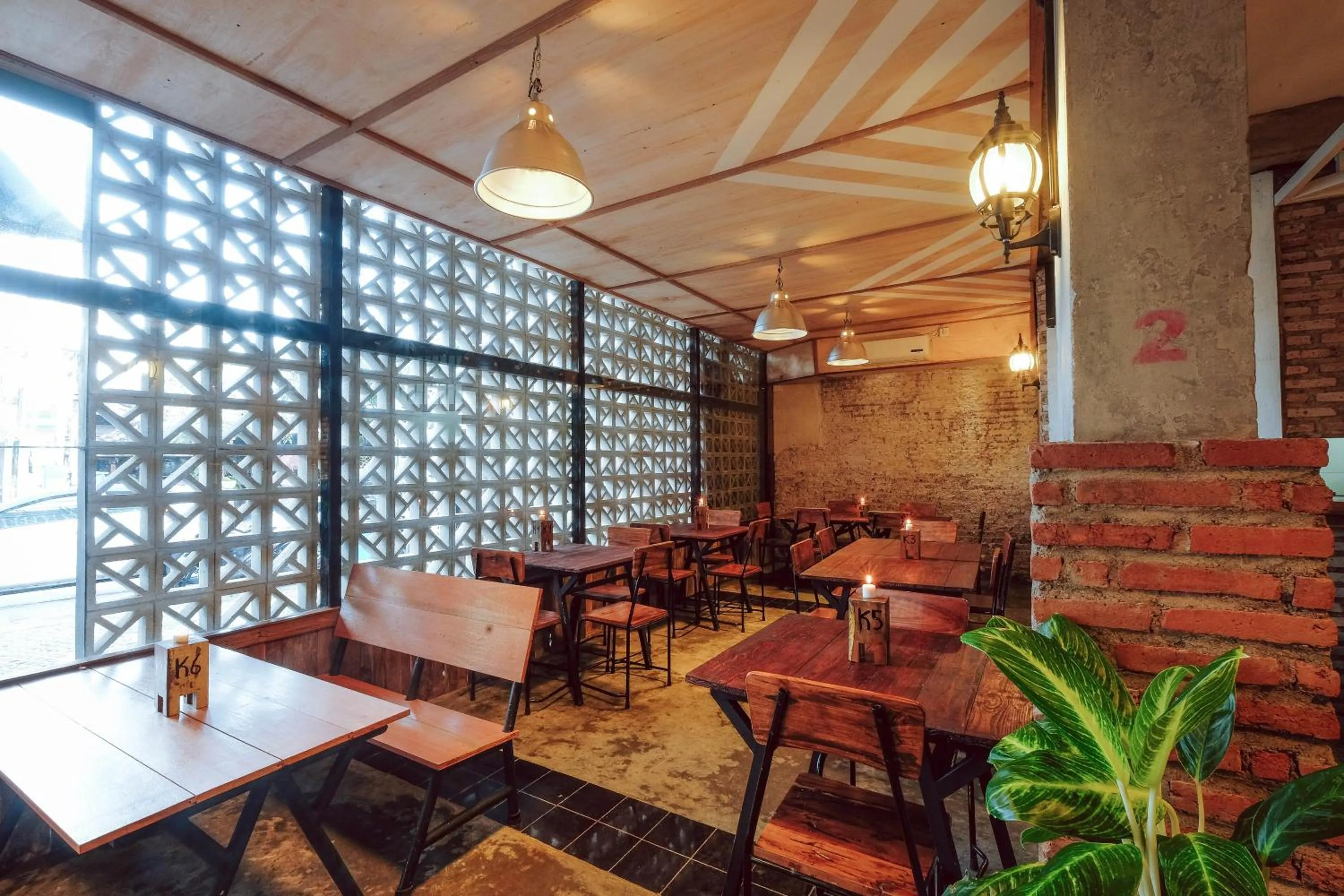 Restaurant/places to eat in J Hotel Kuta