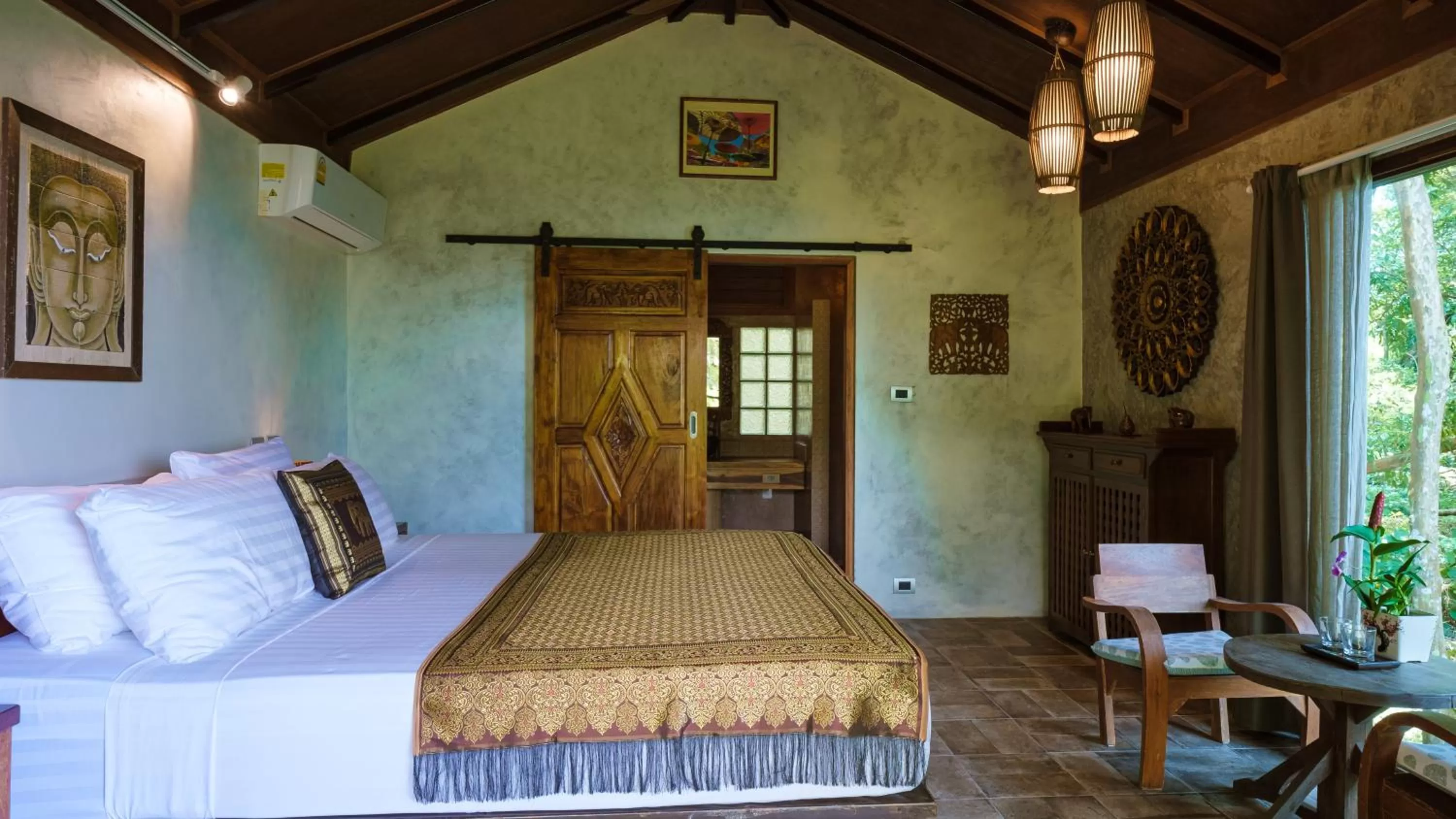 Bed in Jasmin Garden Koh Kood