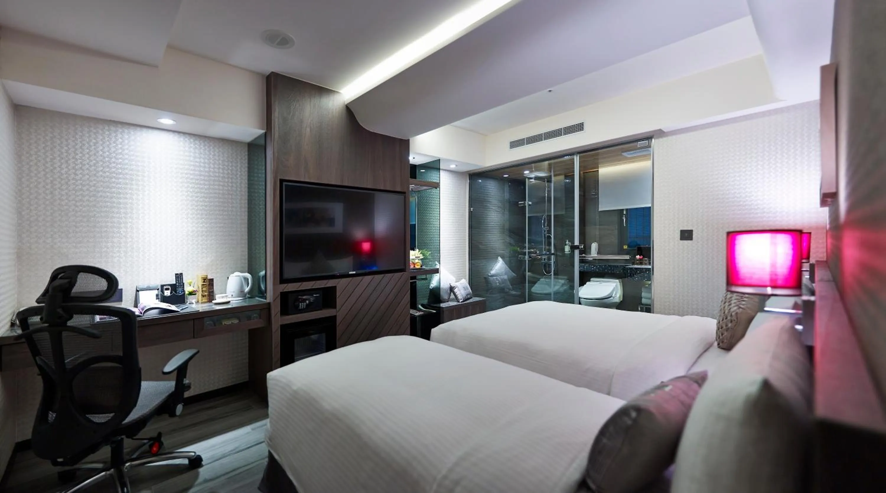 Photo of the whole room, Bed in Beauty Hotels Taipei - Hotel Bfun
