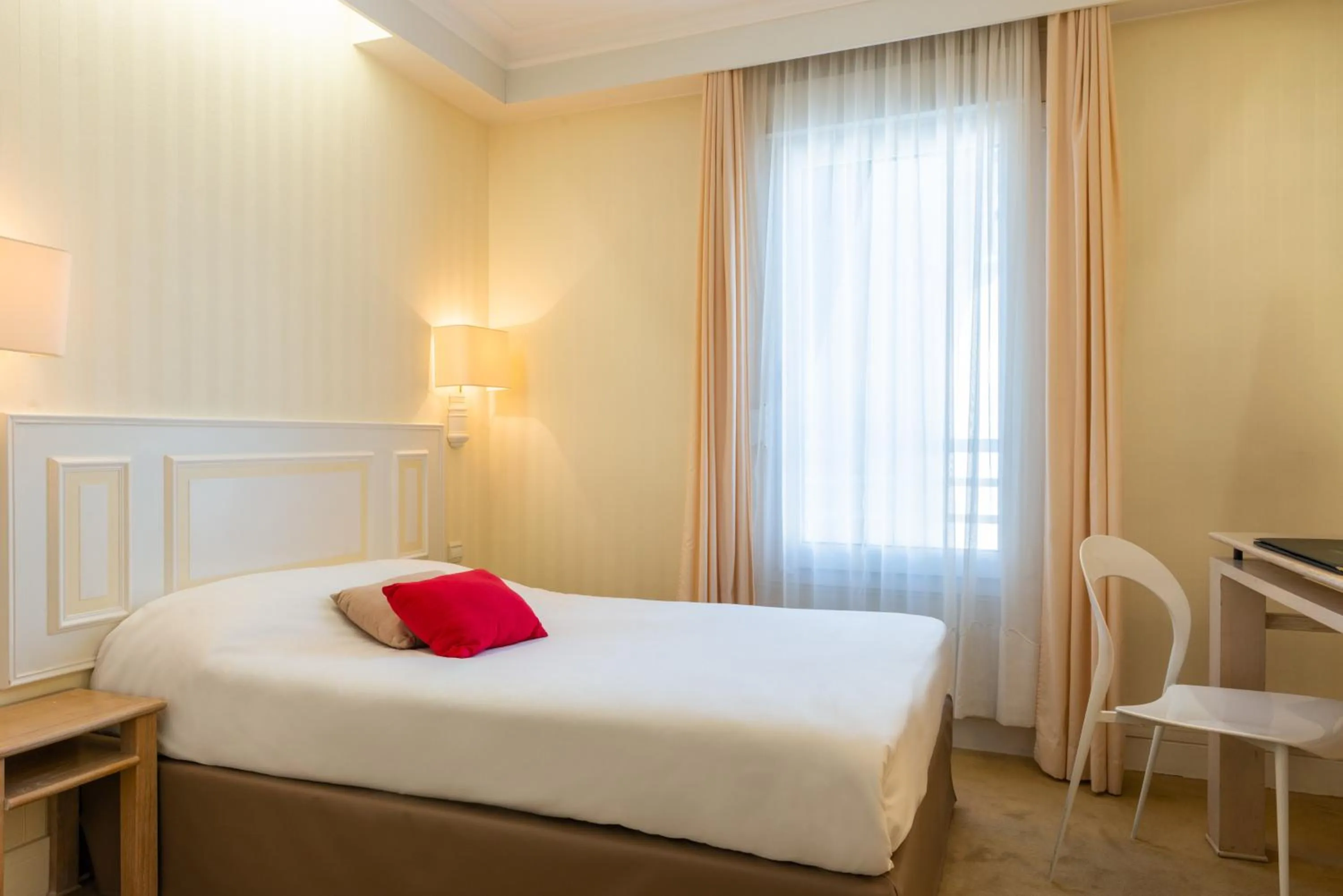 Bed in The Originals City, Hôtel Chantecler, Le Mans