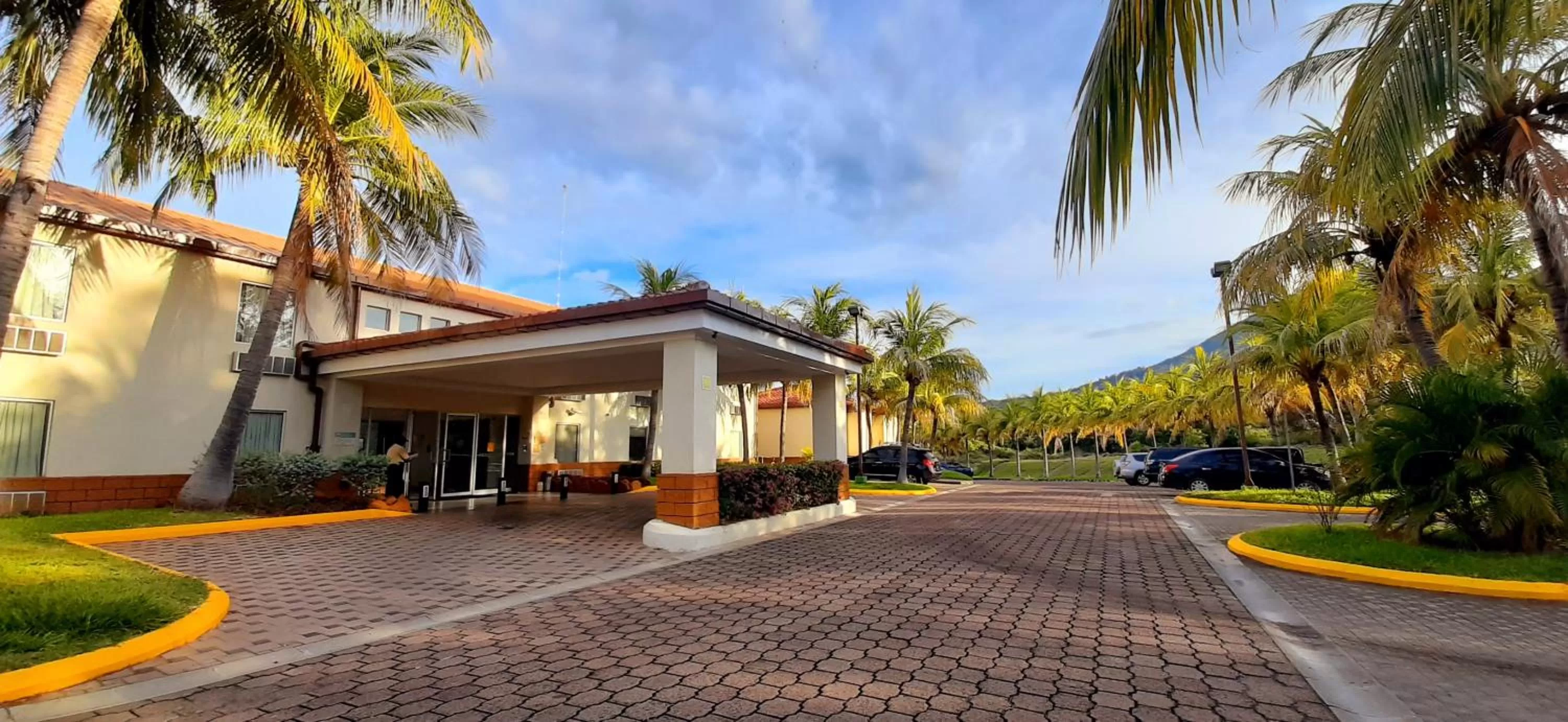 Facade/entrance in Comfort Inn Real La Union