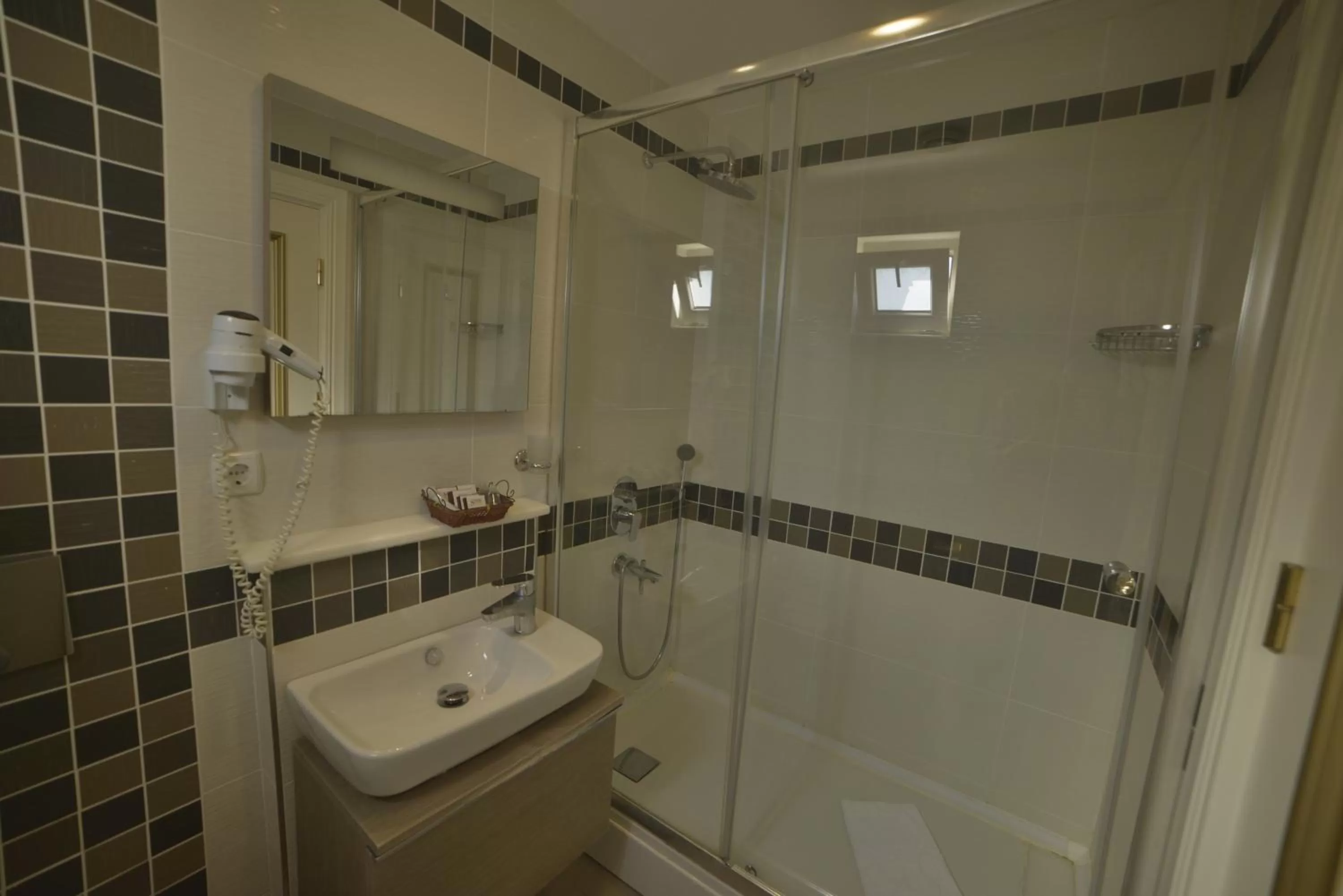 Shower in Sarnic Hotel & Sarnic Premier Hotel(Ottoman Mansion)