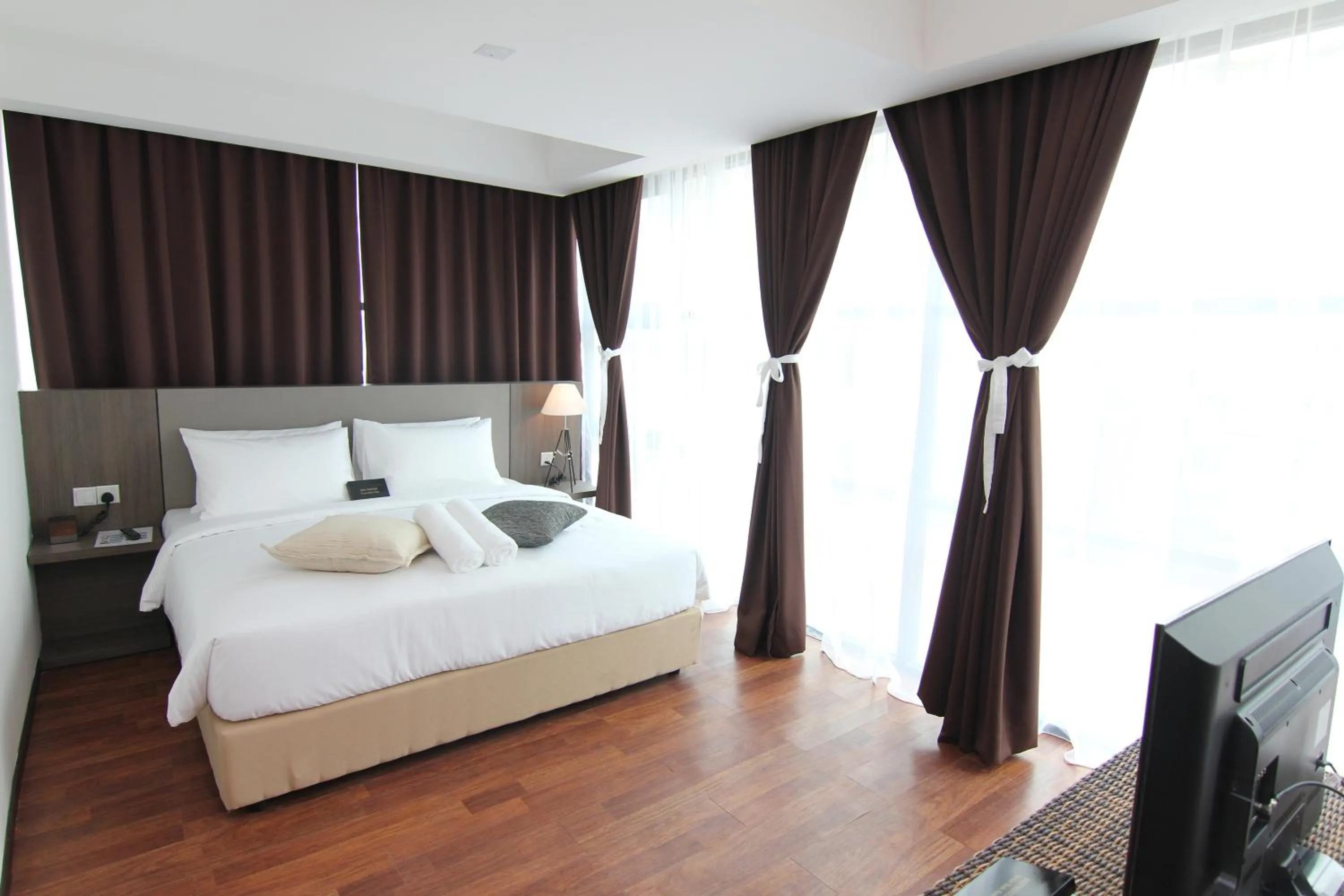 Bedroom, Bed in Nexus Regency Suites & Hotel