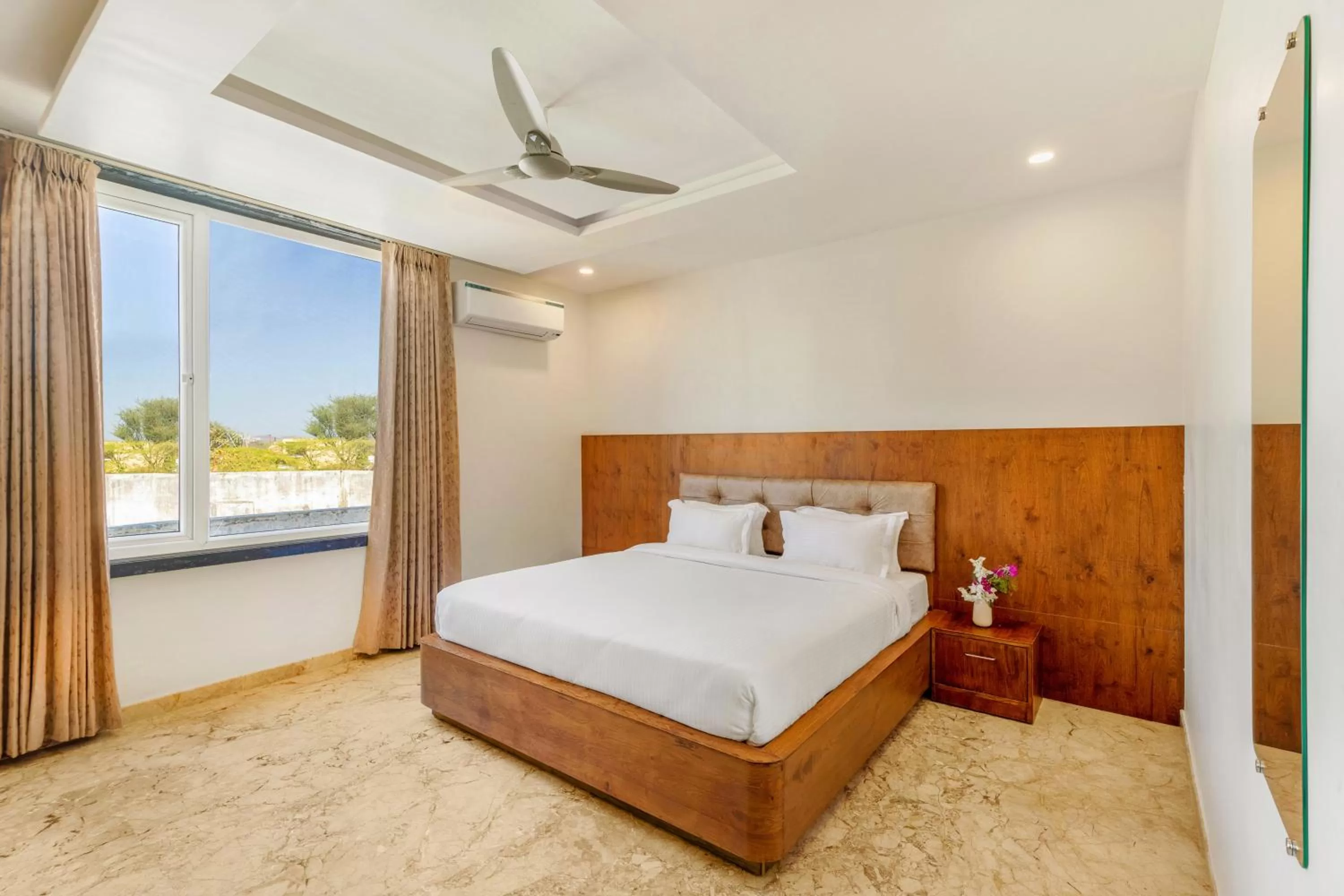 View (from property/room), Bed in Seasons A Boutique Hotel