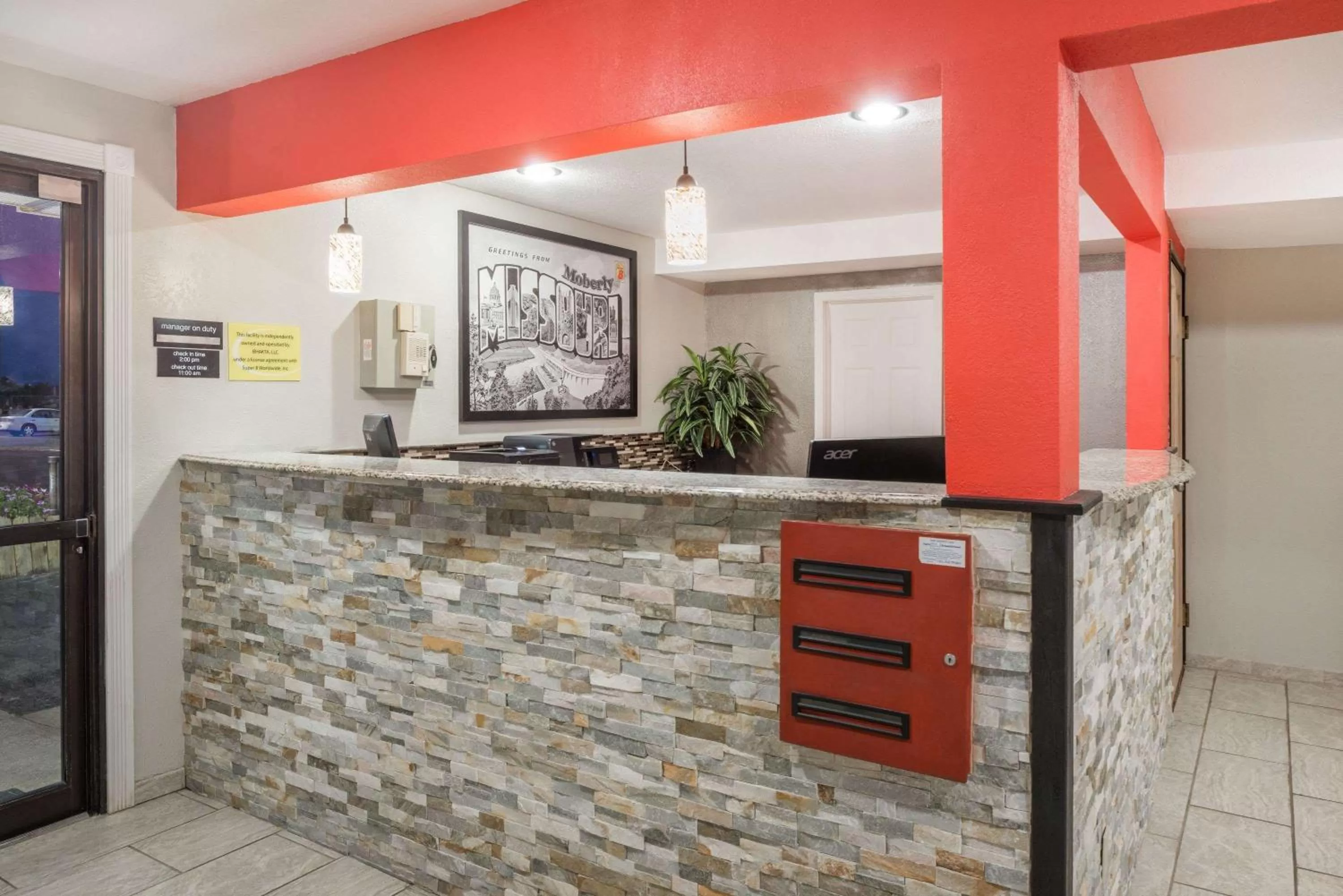 Lobby or reception in Super 8 by Wyndham Moberly MO