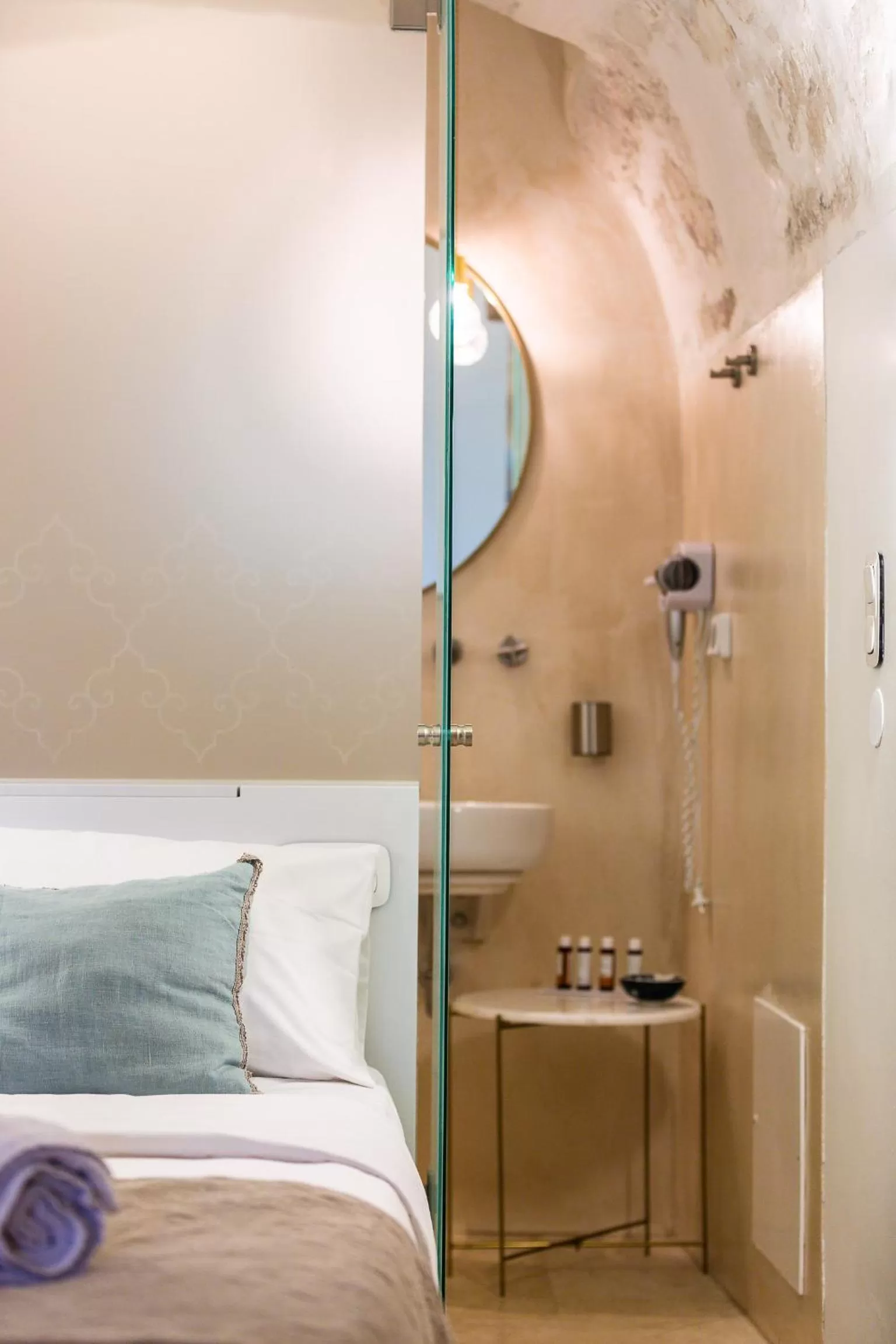 Bed in Neratze Hammam Suites