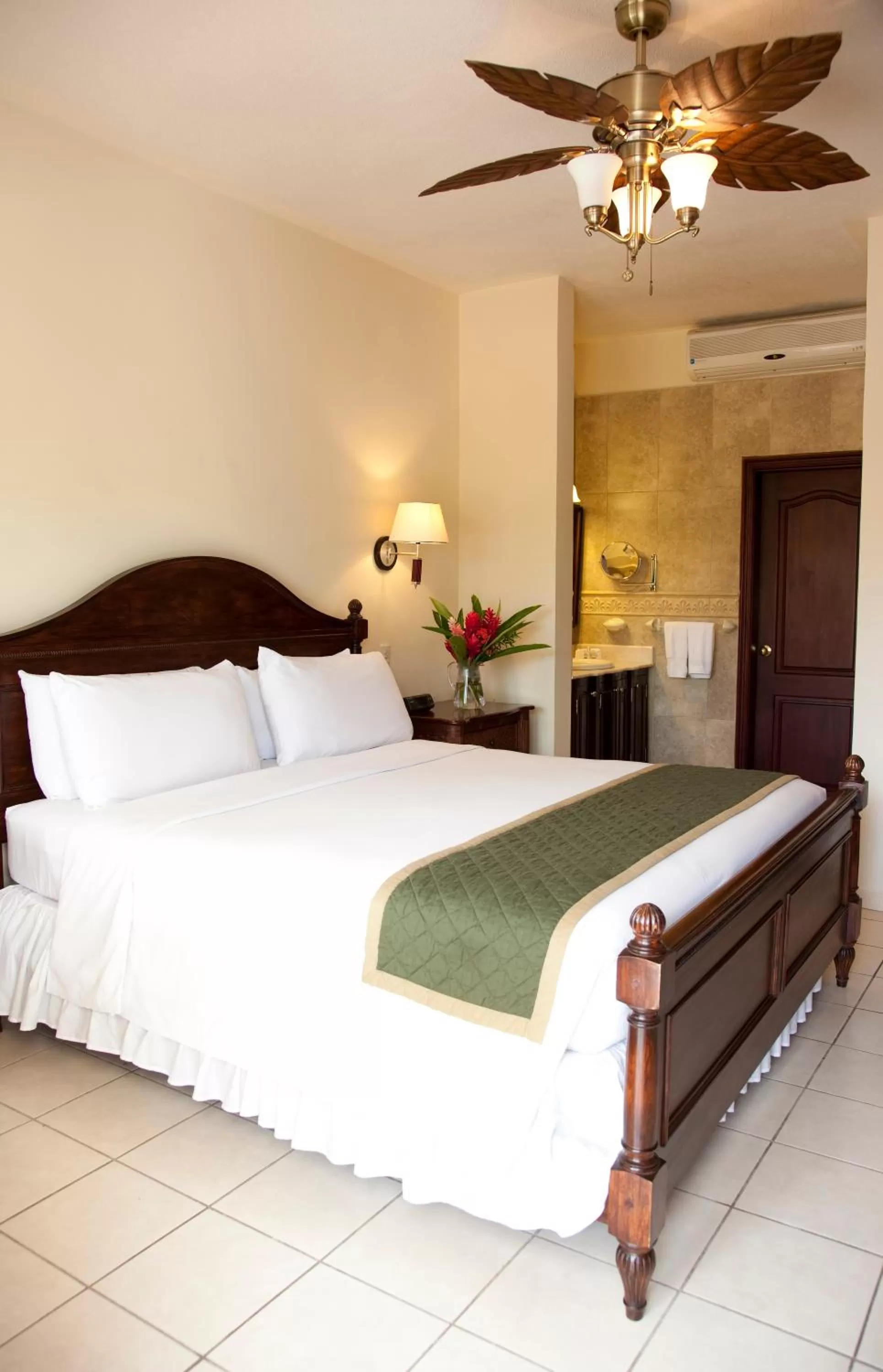 Bedroom, Bed in La Ensenada Beach Resort