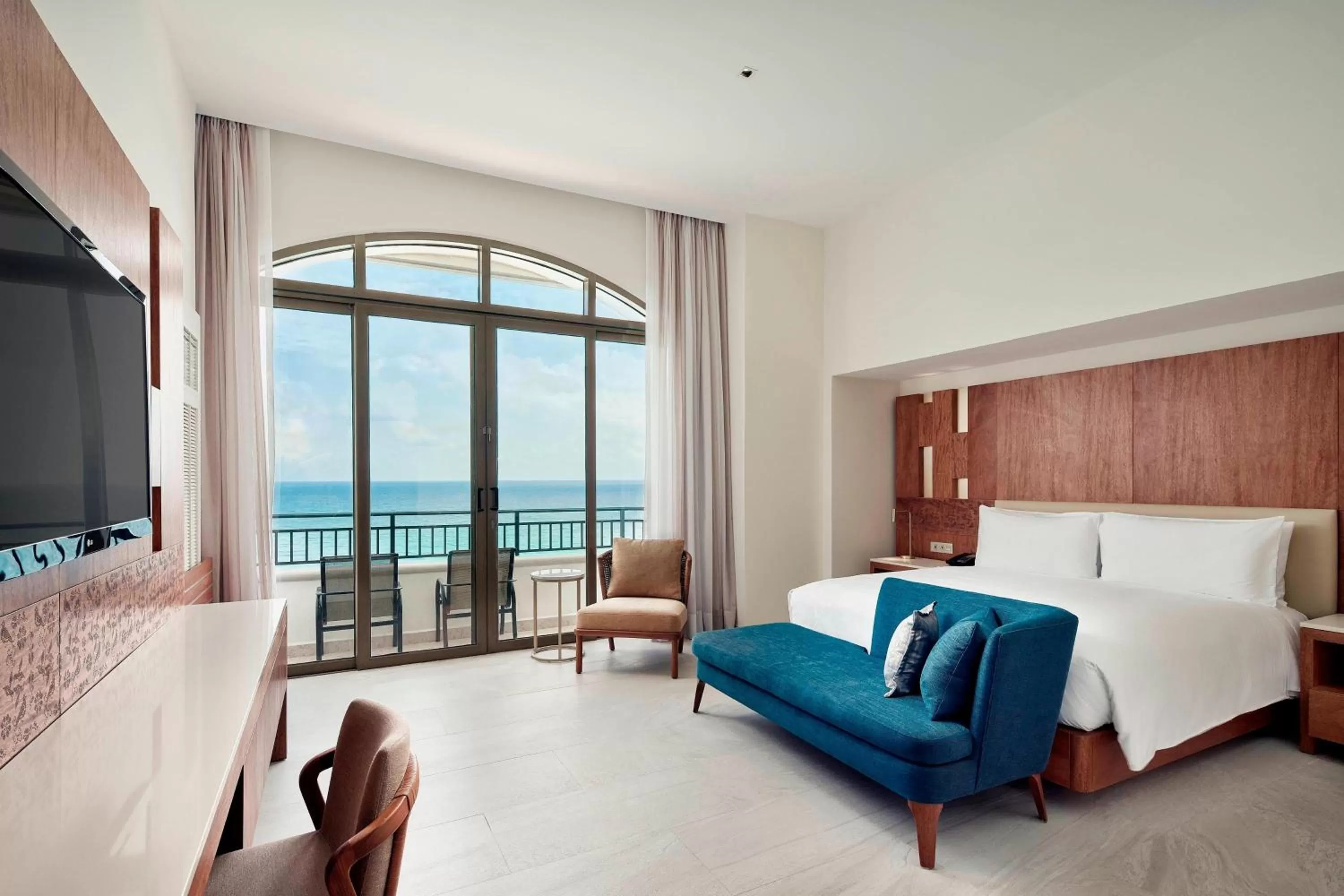 Club One-Bedroom Suite in JW Marriott Cancun Resort & Spa
