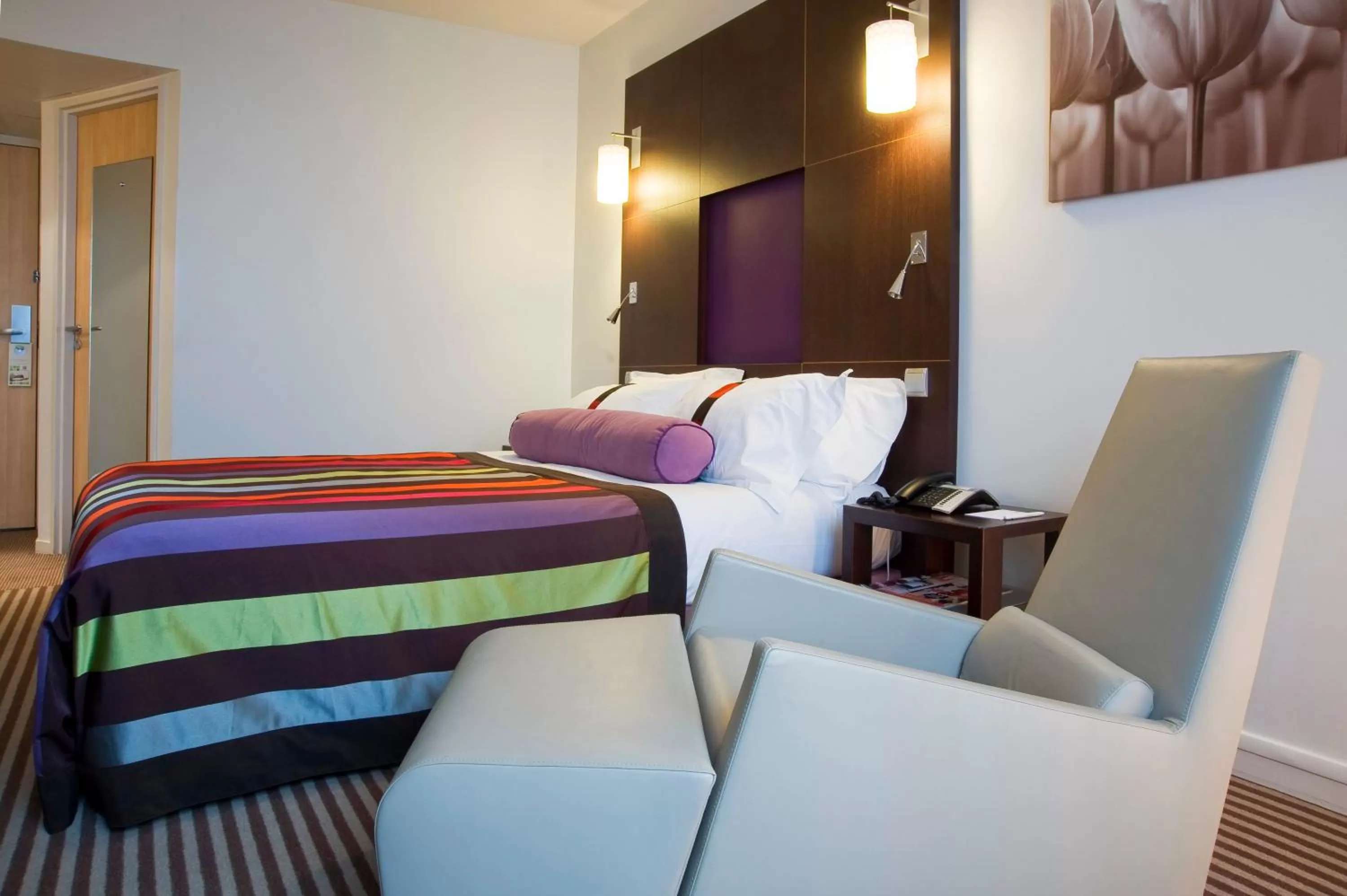 Photo of the whole room, Bed in Holiday Inn Dijon Toison D'or by IHG