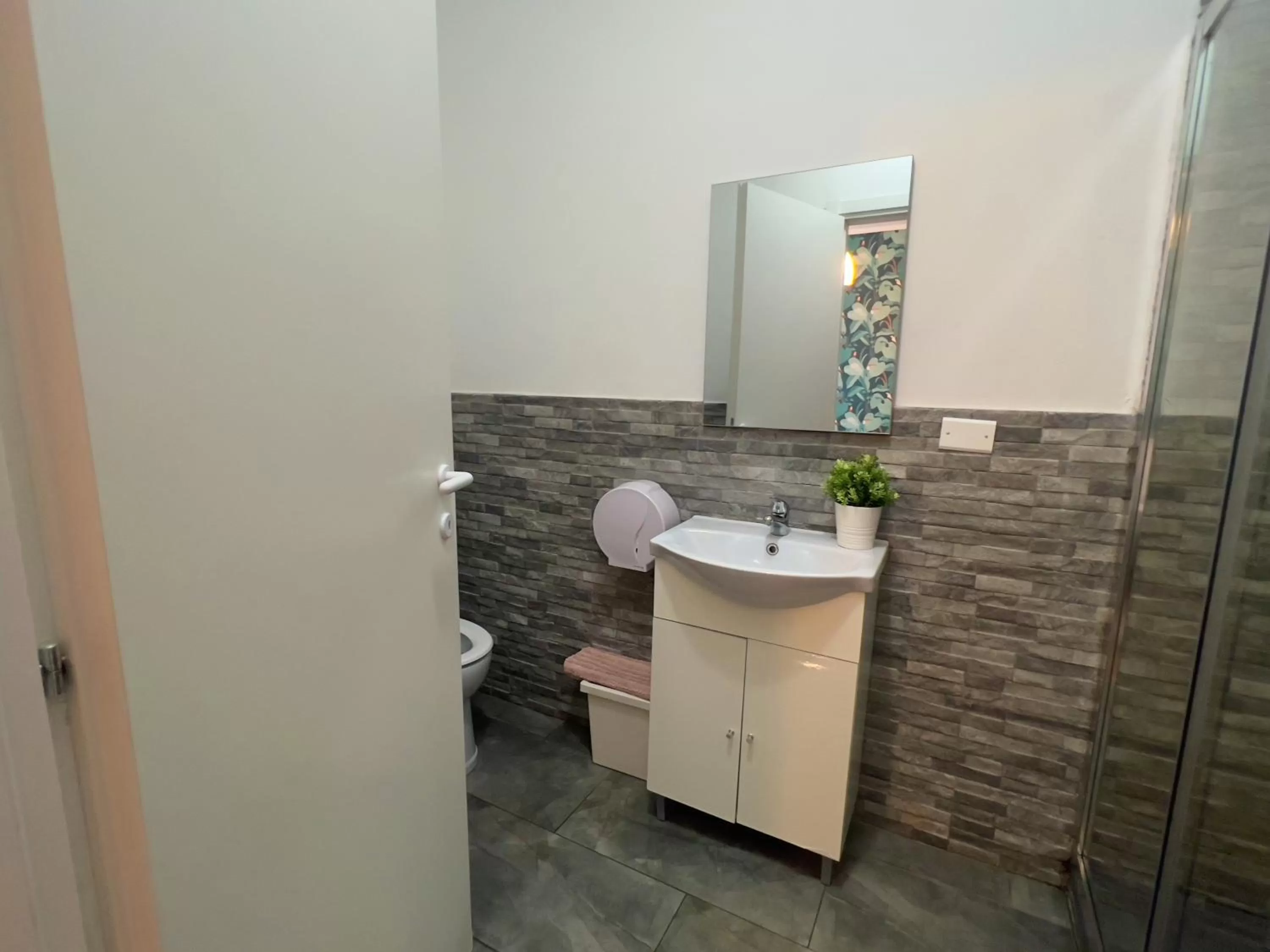 Bathroom in APPARTME Guest House Seveso 40