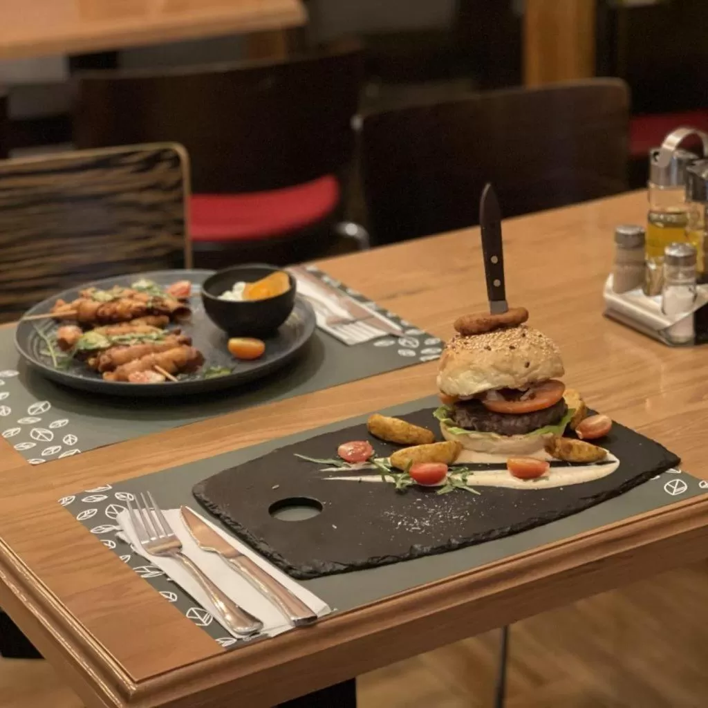 Food and drinks in Garni Ideal