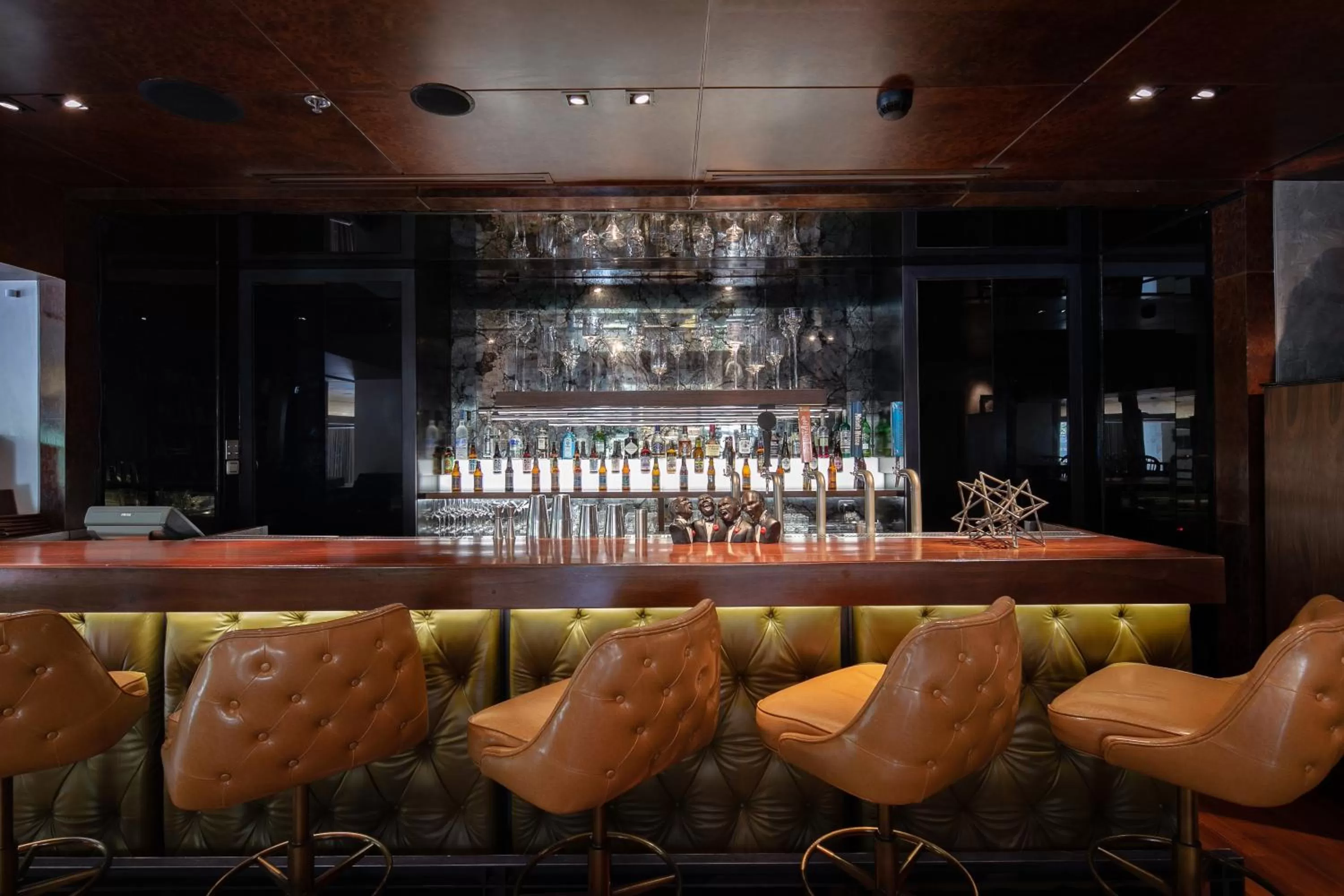 Lounge or bar in Hotel Indigo Bangkok Wireless Road by IHG