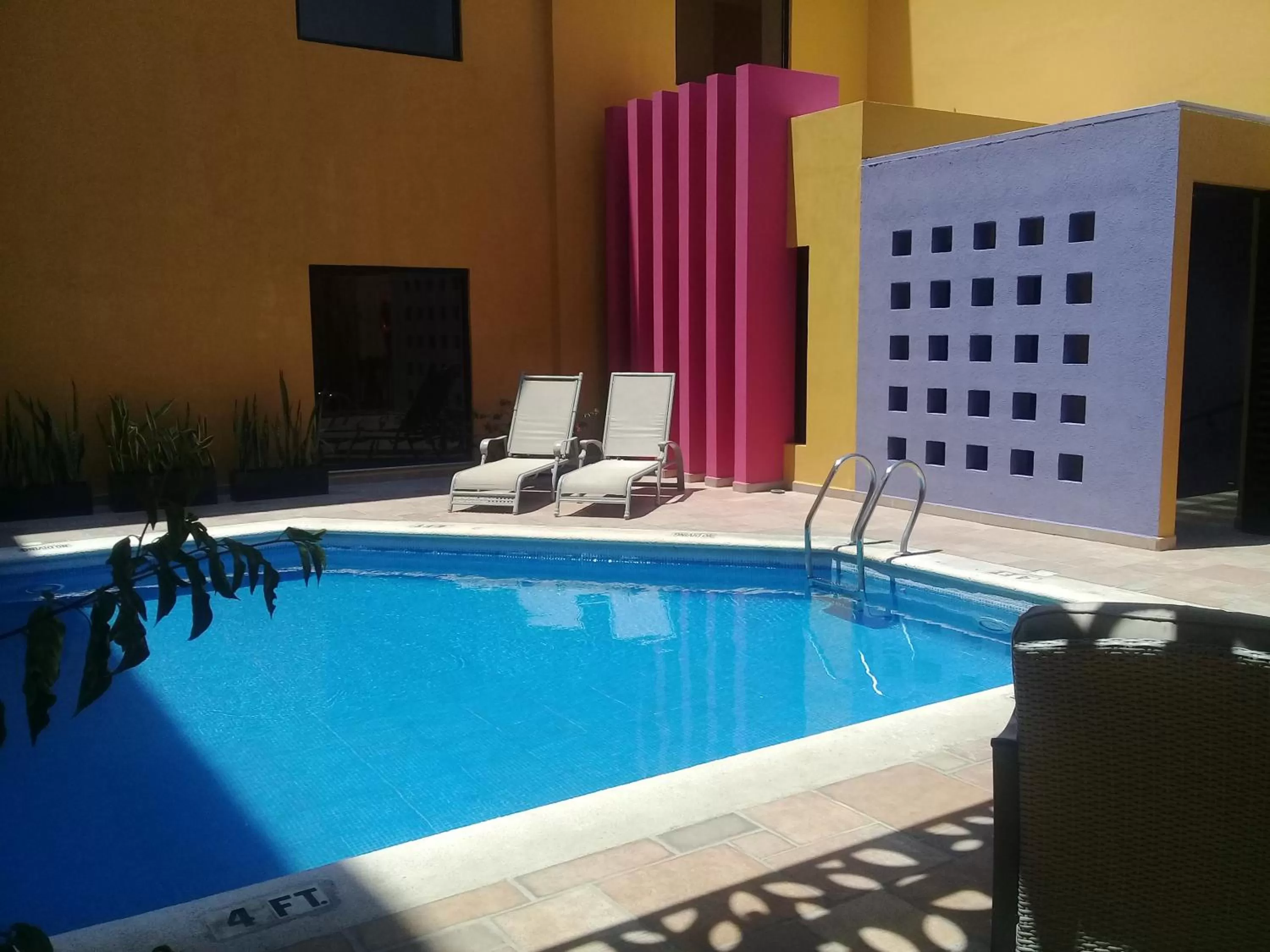 Swimming pool in Hotel Plaza Colonial