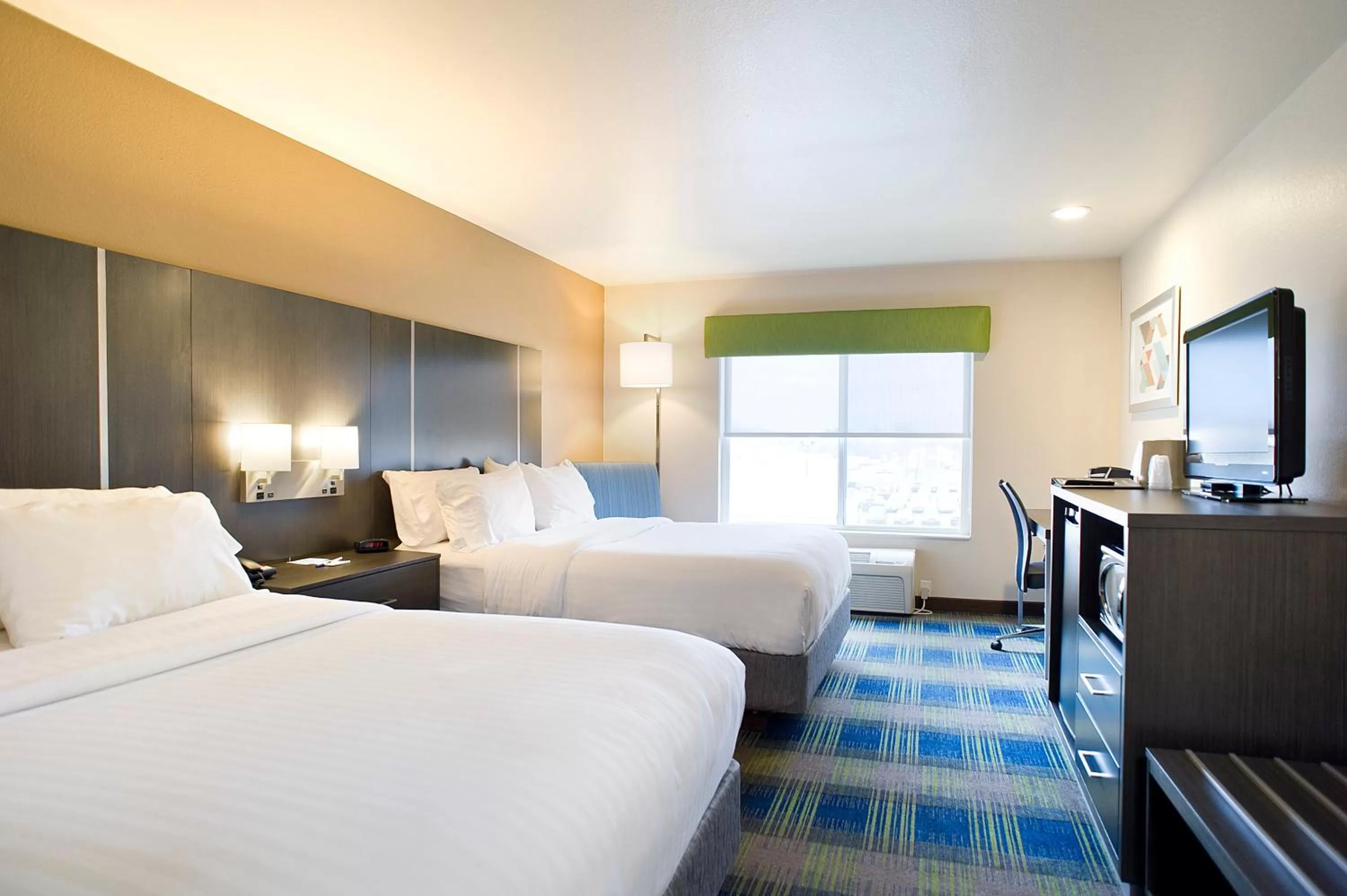 Standard Room with Two Queen Beds in Holiday Inn Express Hotel & Suites Brookings by IHG