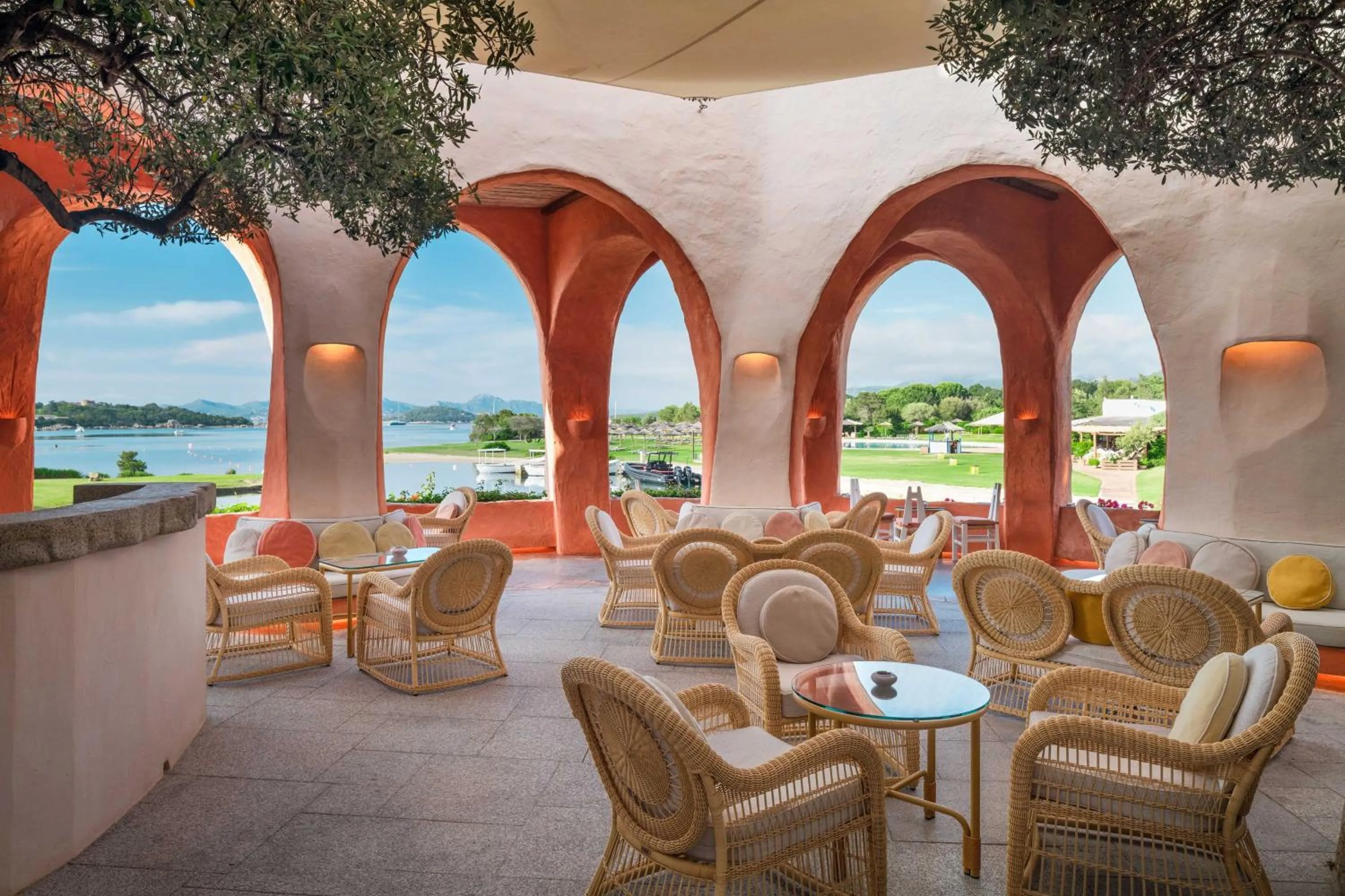 Lounge or bar in Hotel Cala di Volpe, a Luxury Collection Hotel, Costa Smeralda