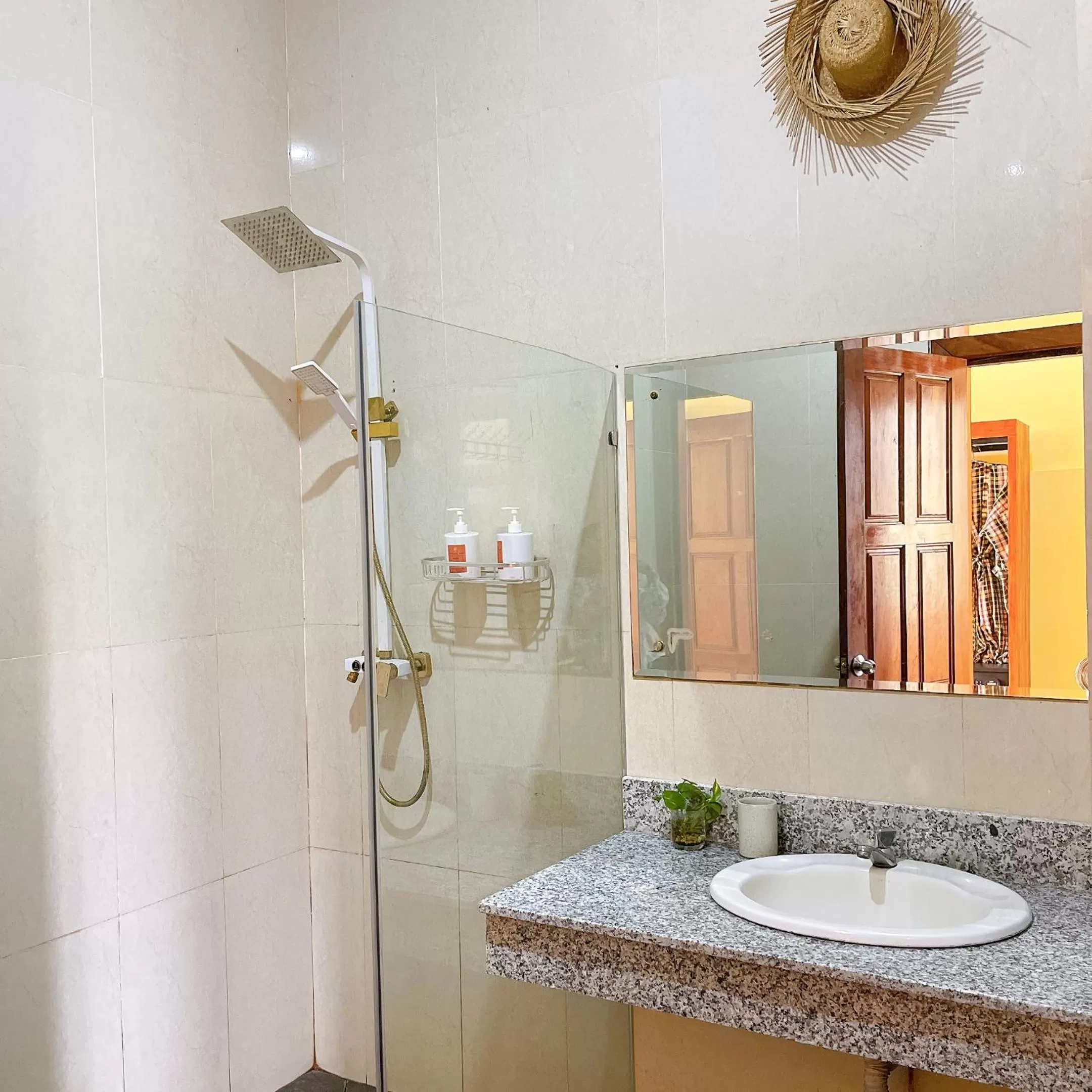 Shower in Central Privilege Hotel