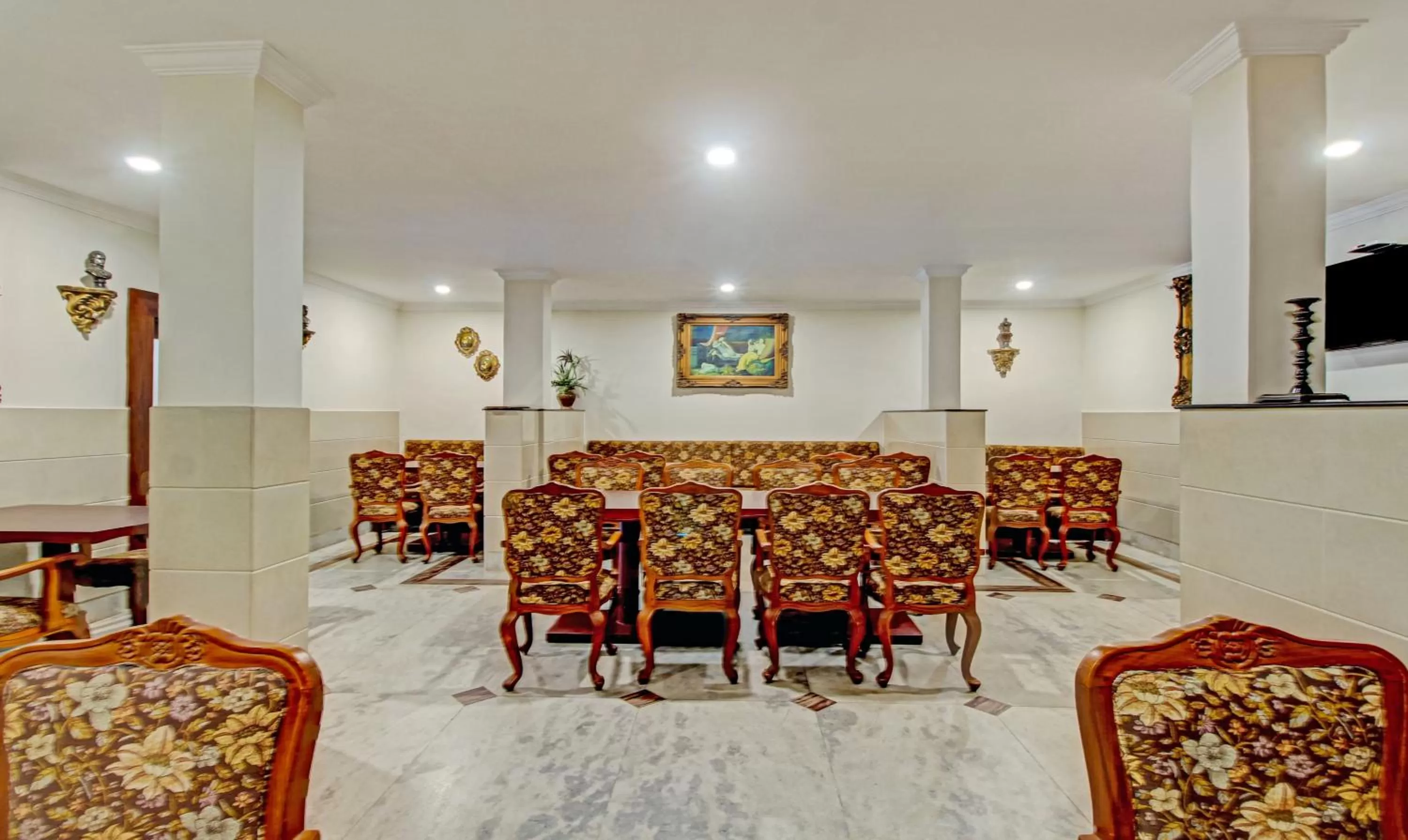 Restaurant/places to eat in Treebo Prince