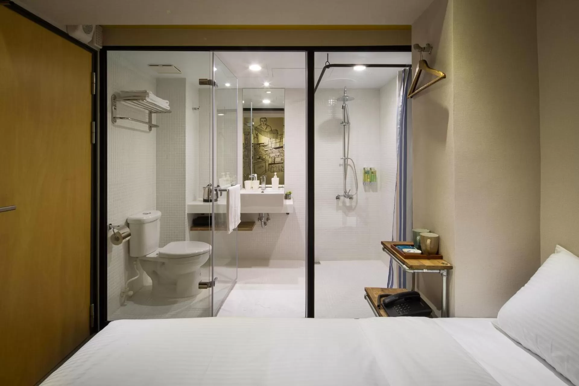 Bathroom, Bed in Cho Hotel