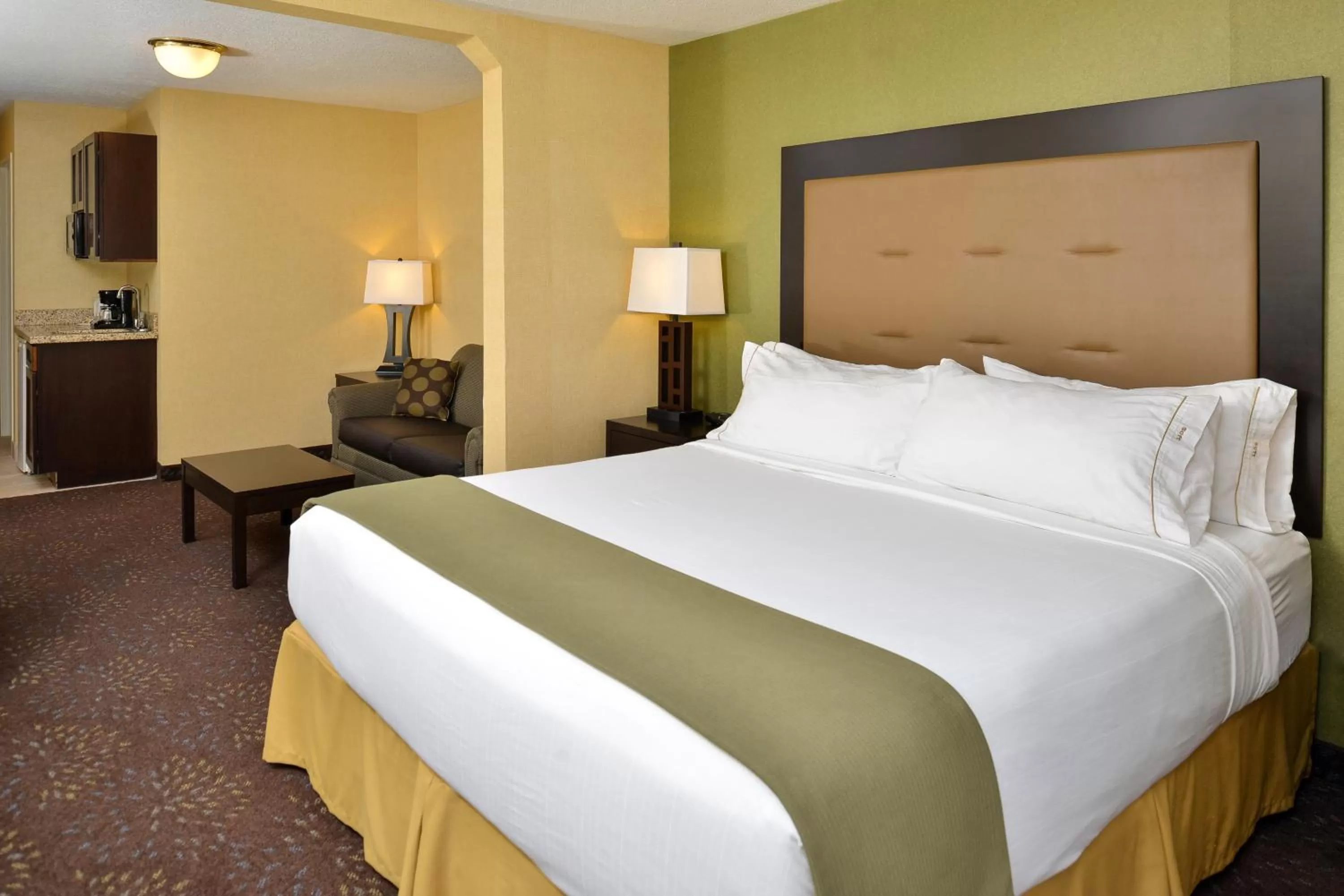 Photo of the whole room, Bed in Holiday Inn Express Hotel & Suites Charlotte by IHG