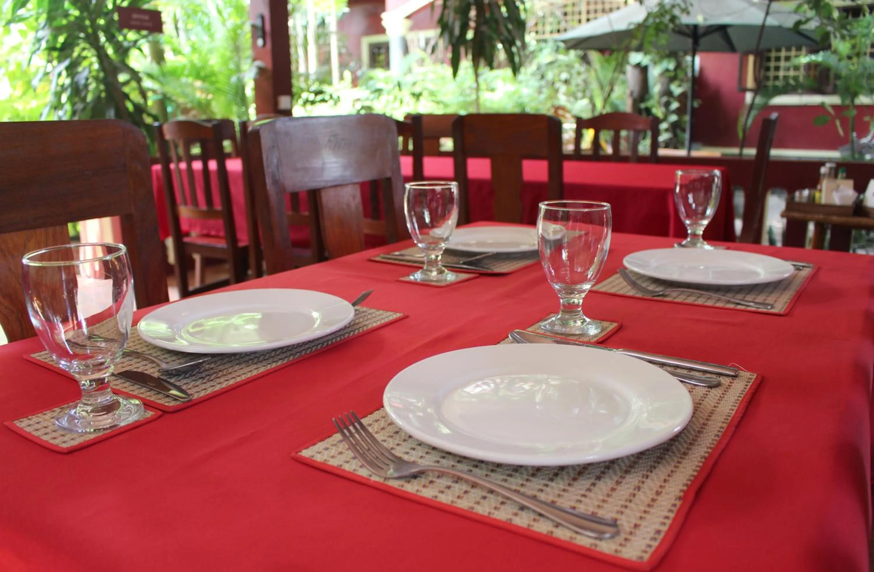 Restaurant/places to eat in Bou Savy Guesthouse