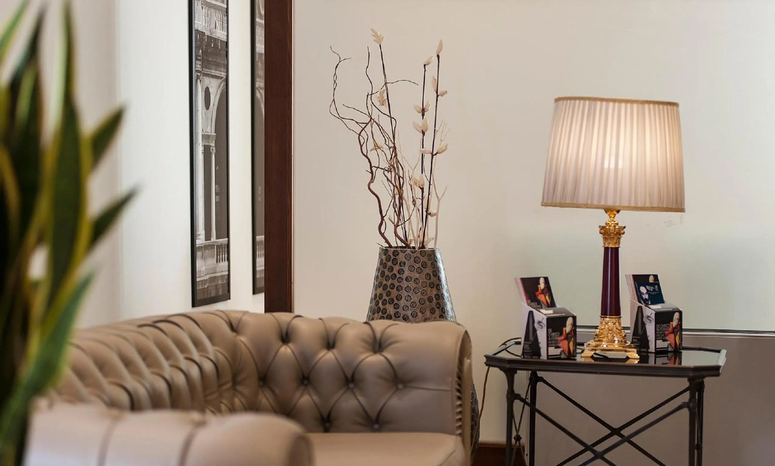 Living room in SHG Hotel De La Ville