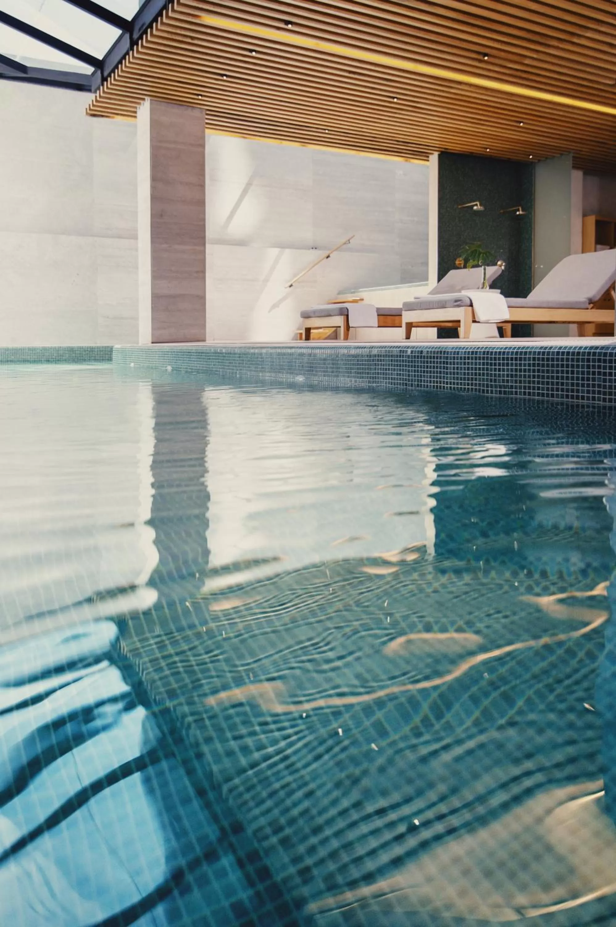 Swimming pool in Met Hotel