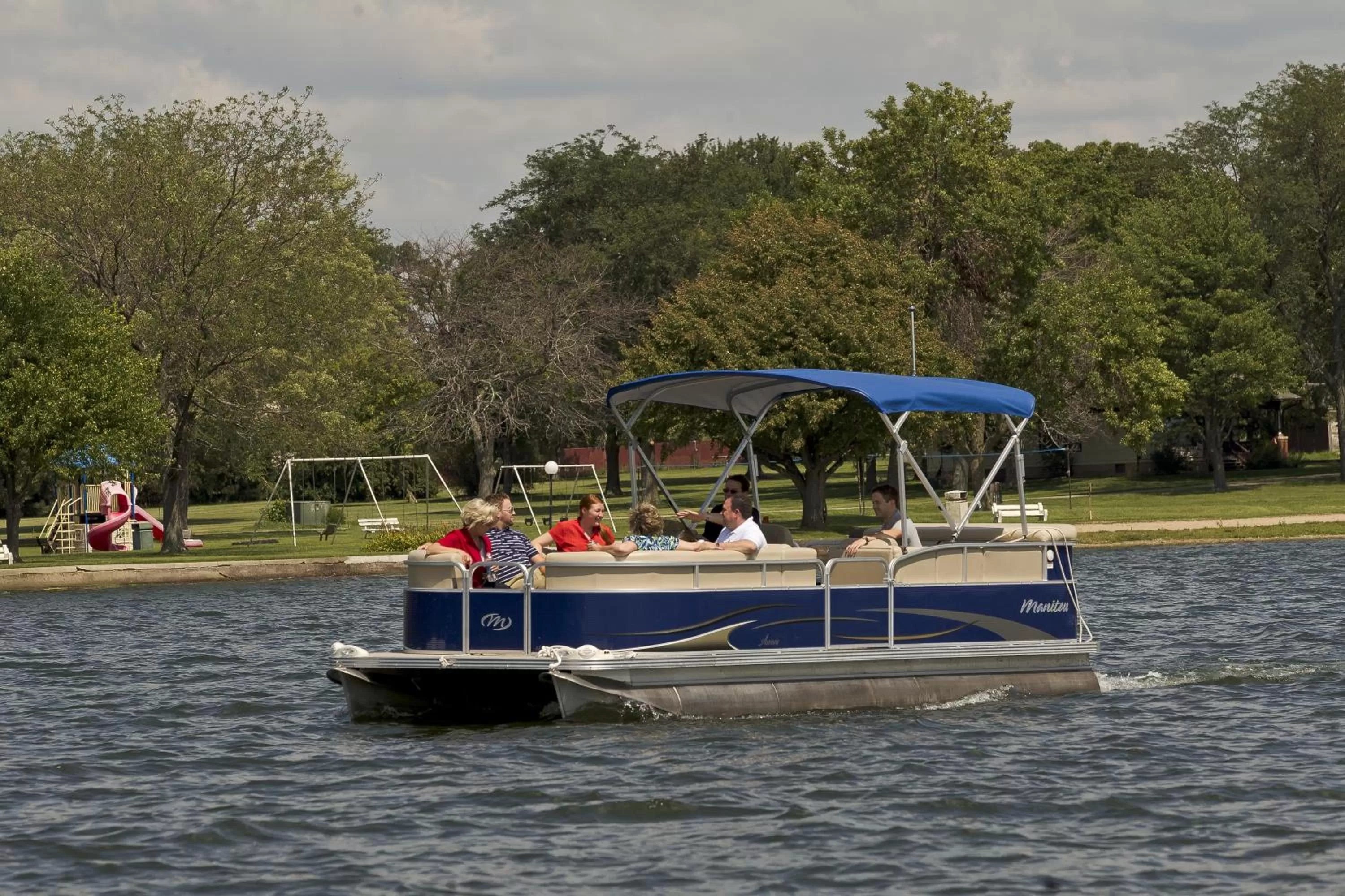 Area and facilities in Lake Lawn Resort