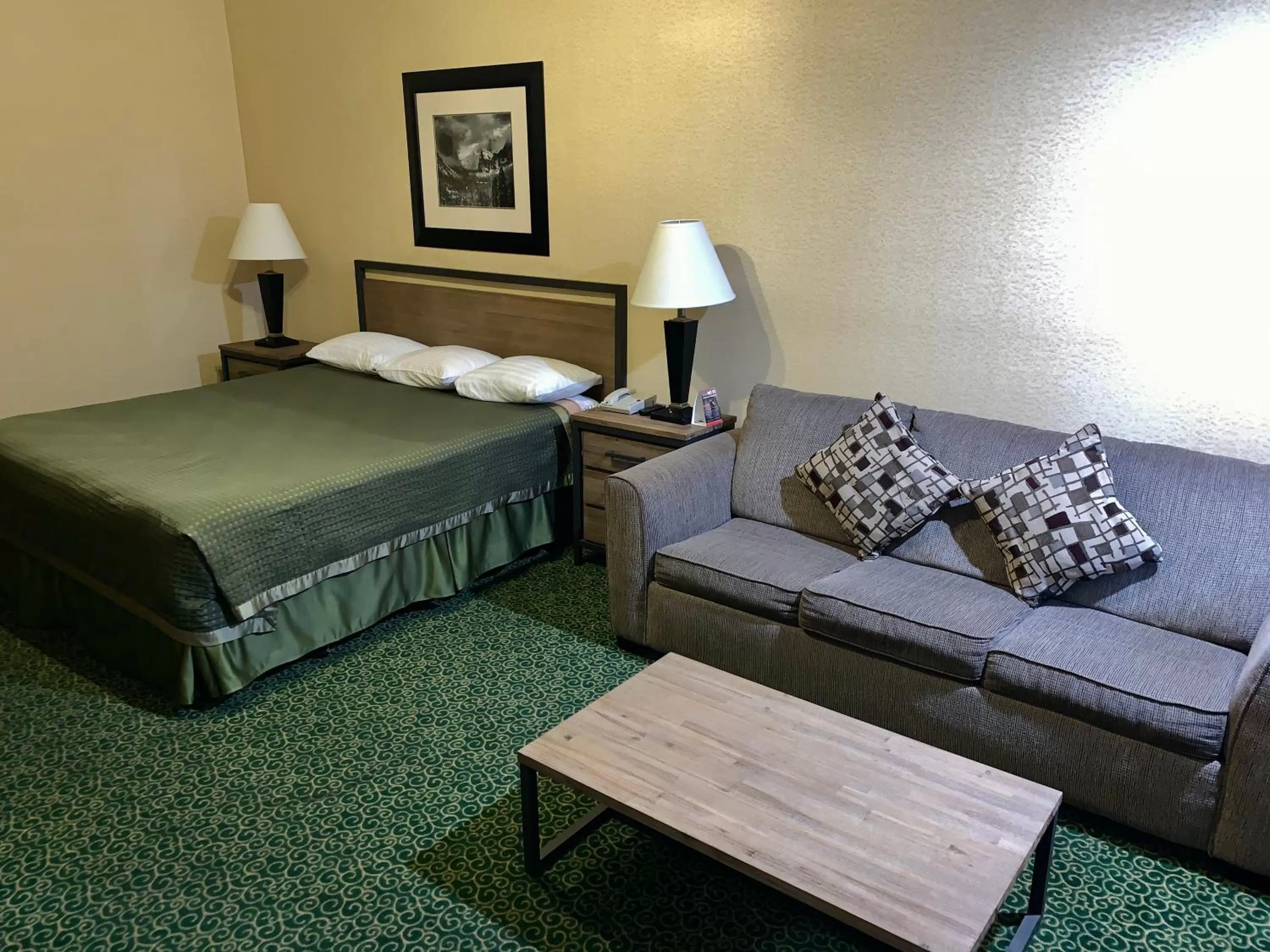 Bed in Yosemite View Lodge