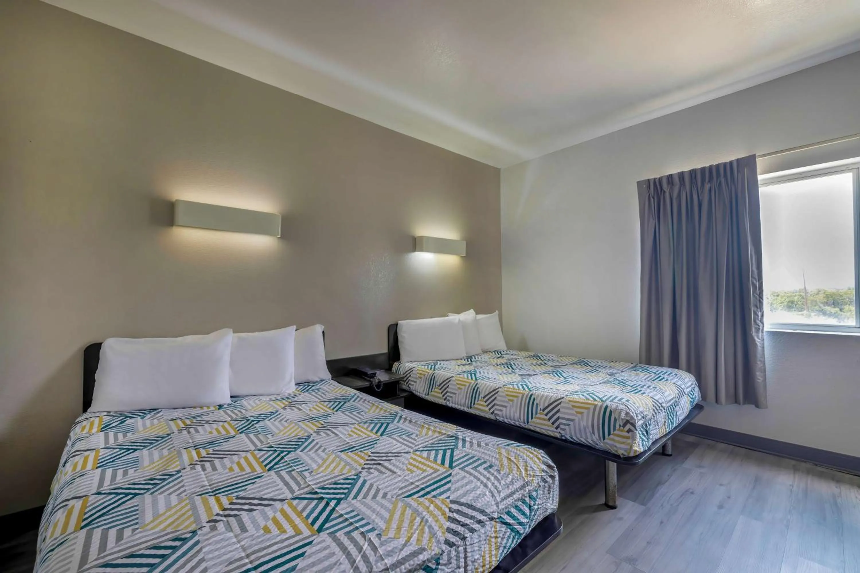 Photo of the whole room, Bed in Motel 6-Cedar Park, TX