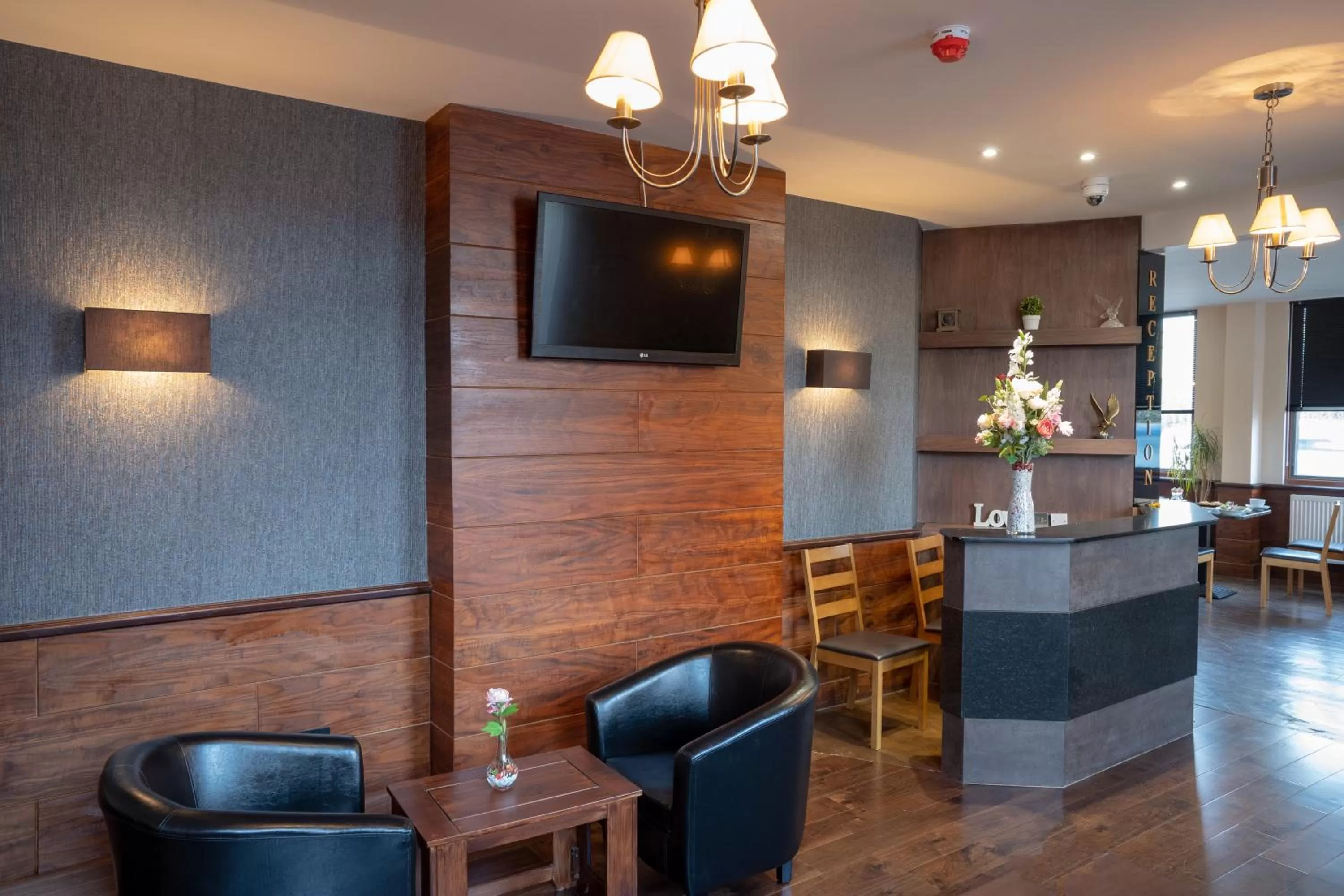 Lobby or reception in Eagle Hotel Luton Airport