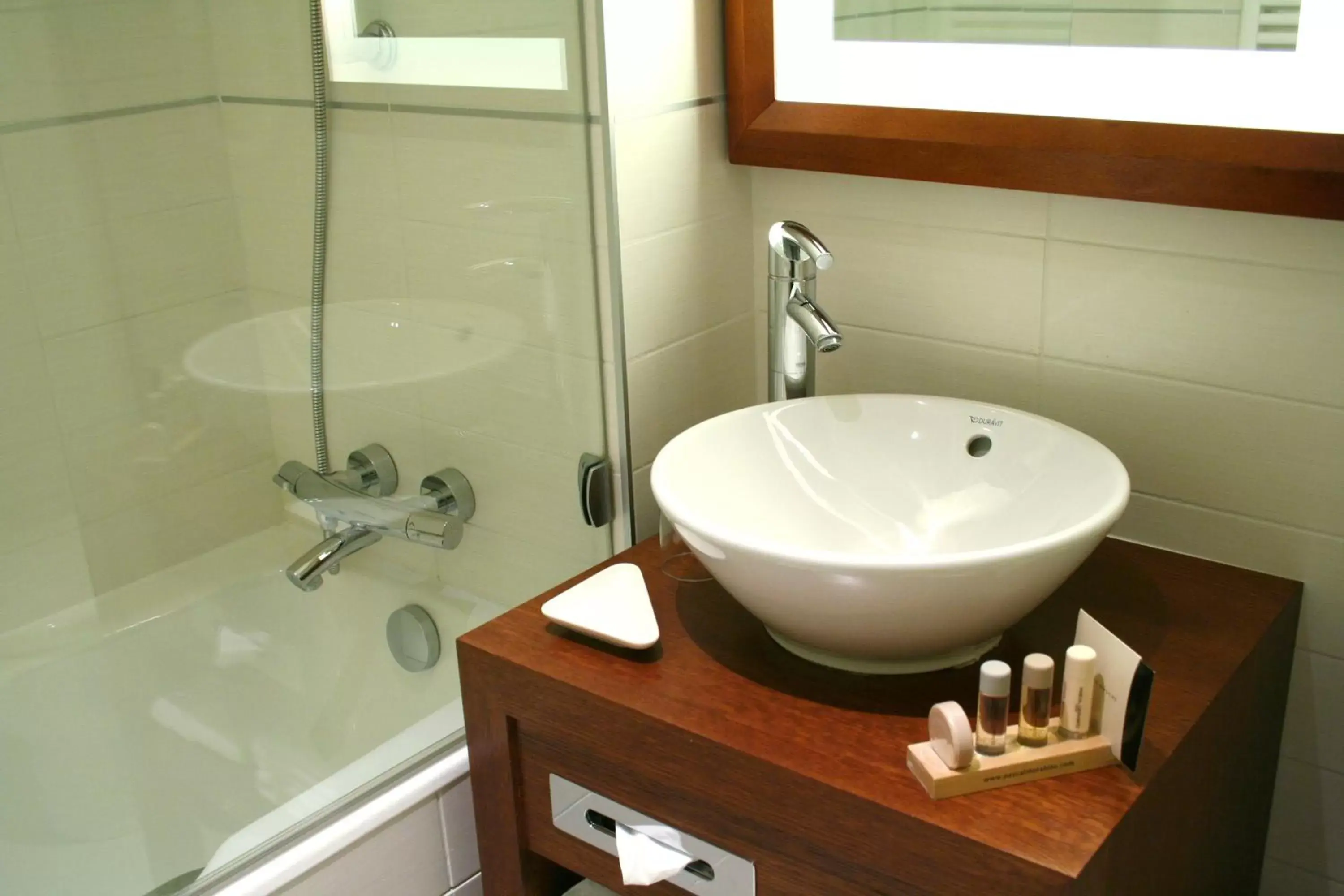 Superior Double Room in Westside Arc de Triomphe Hotel Superior Double Room in Westside Arc de Triomphe Hotel