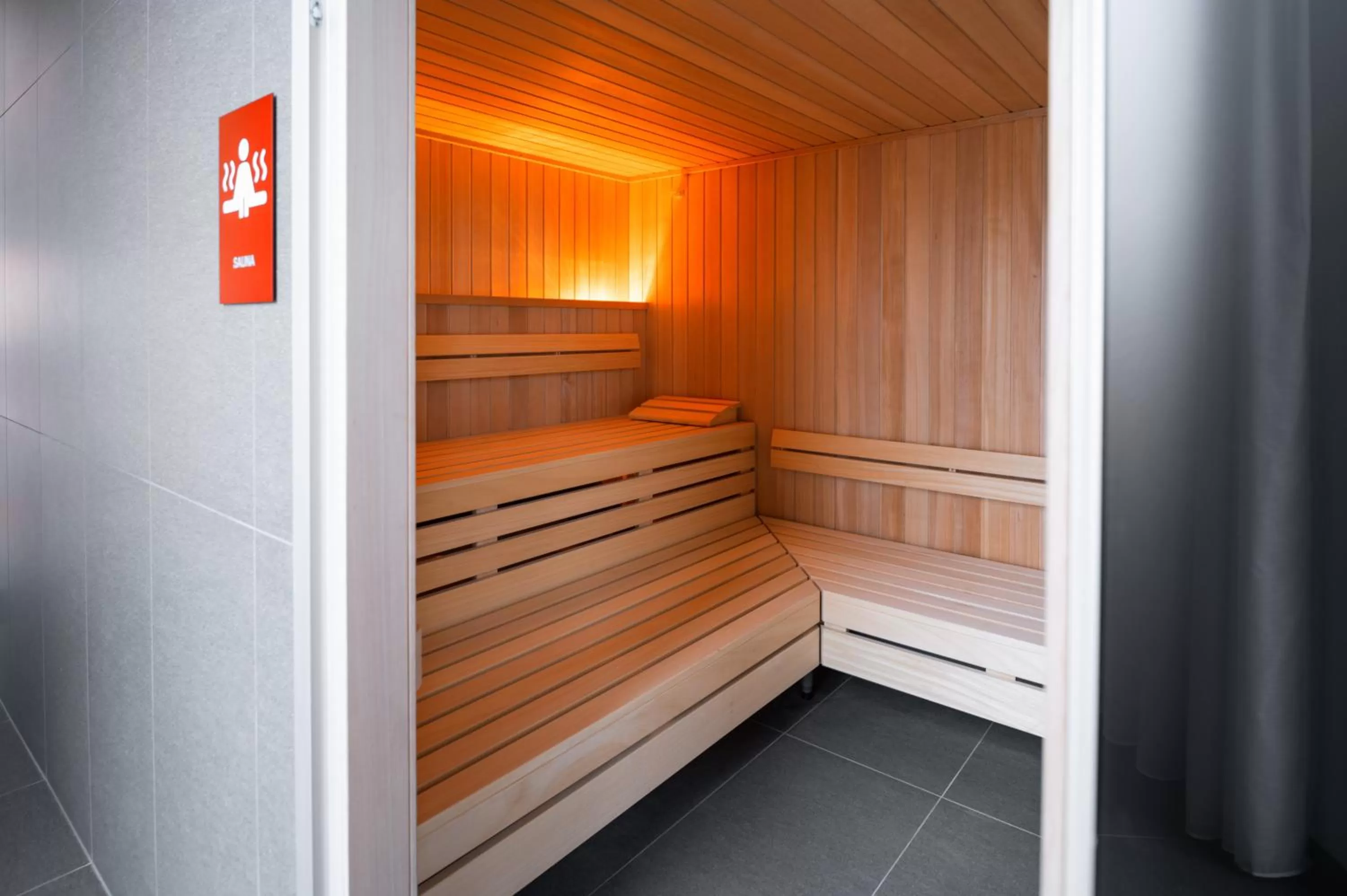 Sauna, Bed in IntercityHotel Zürich Airport
