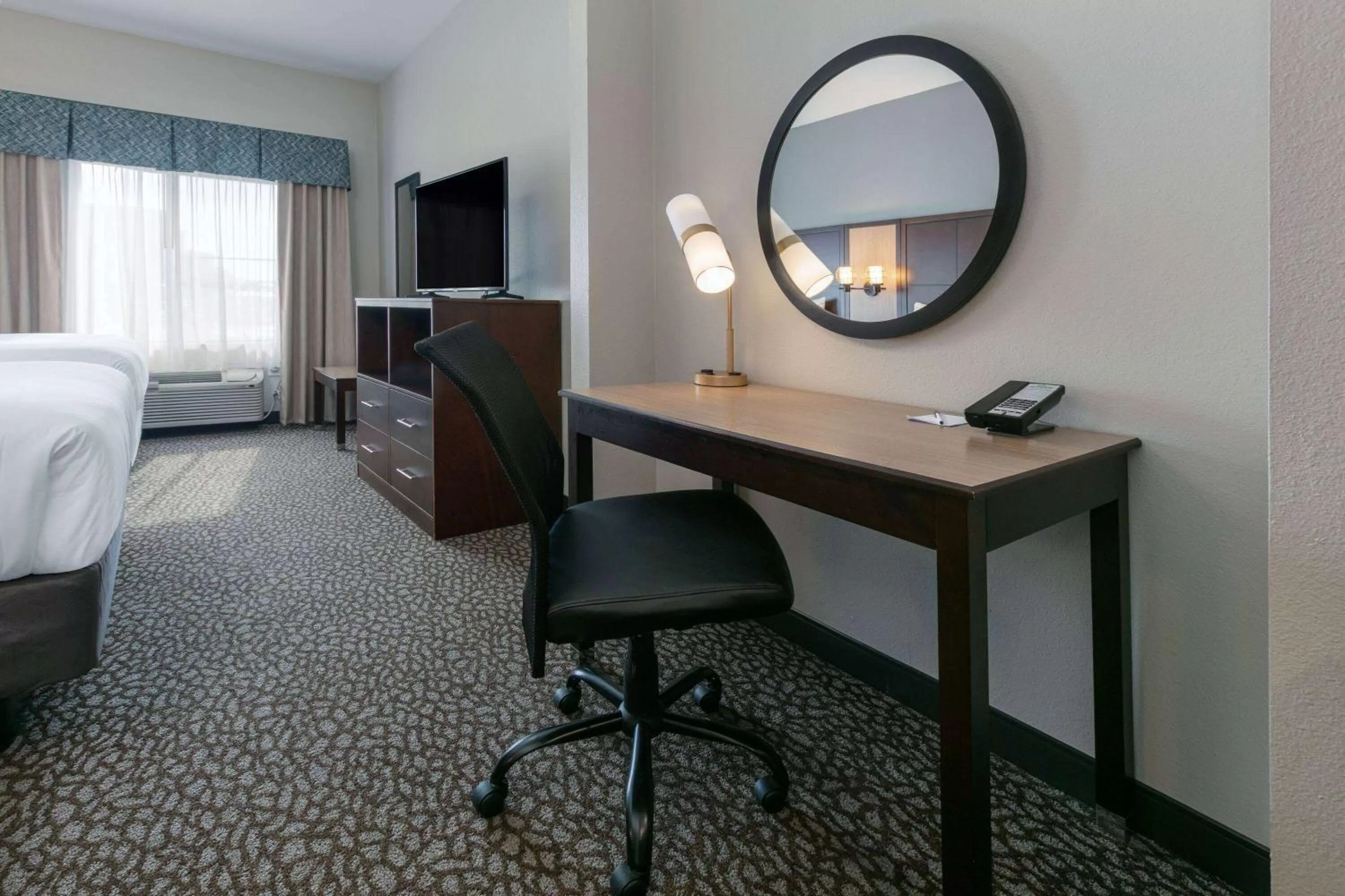 Photo of the whole room, Bed in Wingate by Wyndham - DFW North