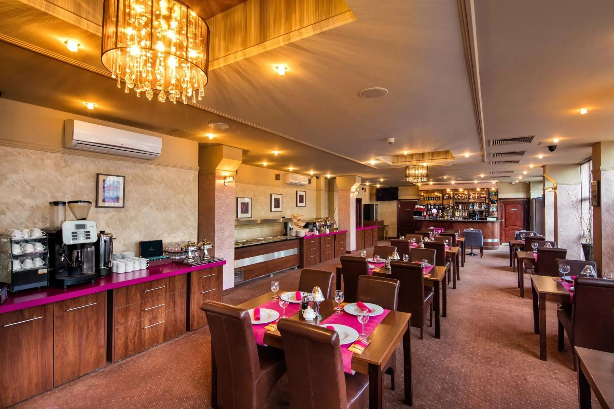 Restaurant/places to eat in Hotel Galicya