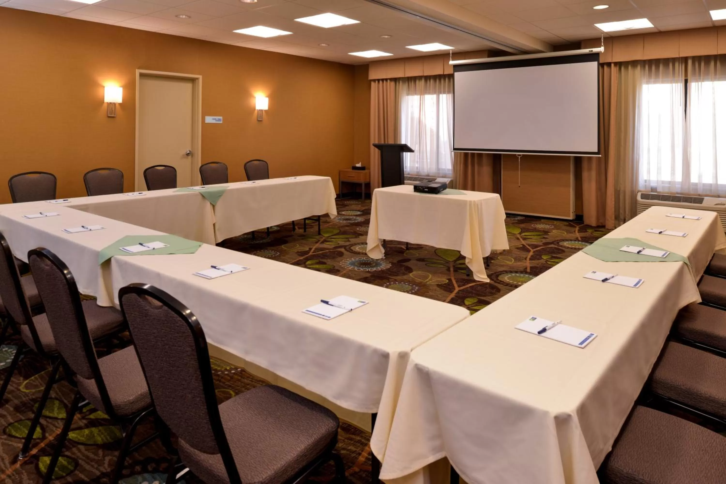 Meeting/conference room in Holiday Inn Express Pocatello by IHG
