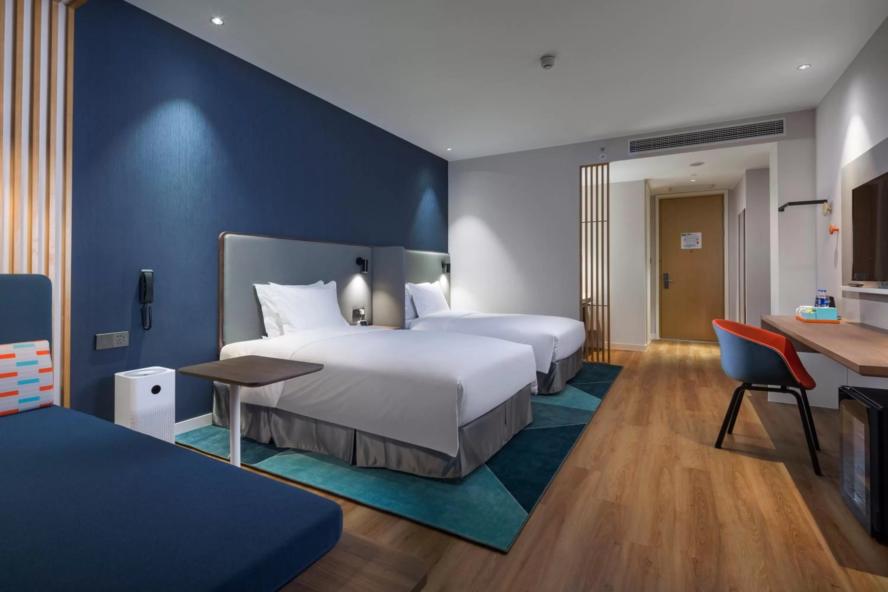 Bed in Holiday Inn Express Shanghai Kangqiao by IHG