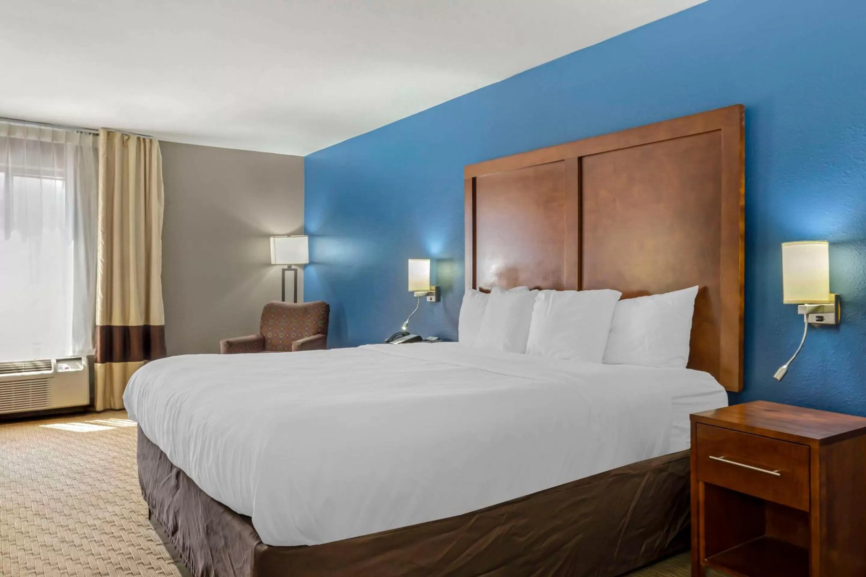 Bedroom, Bed in Comfort Inn Garner Clayton I-40