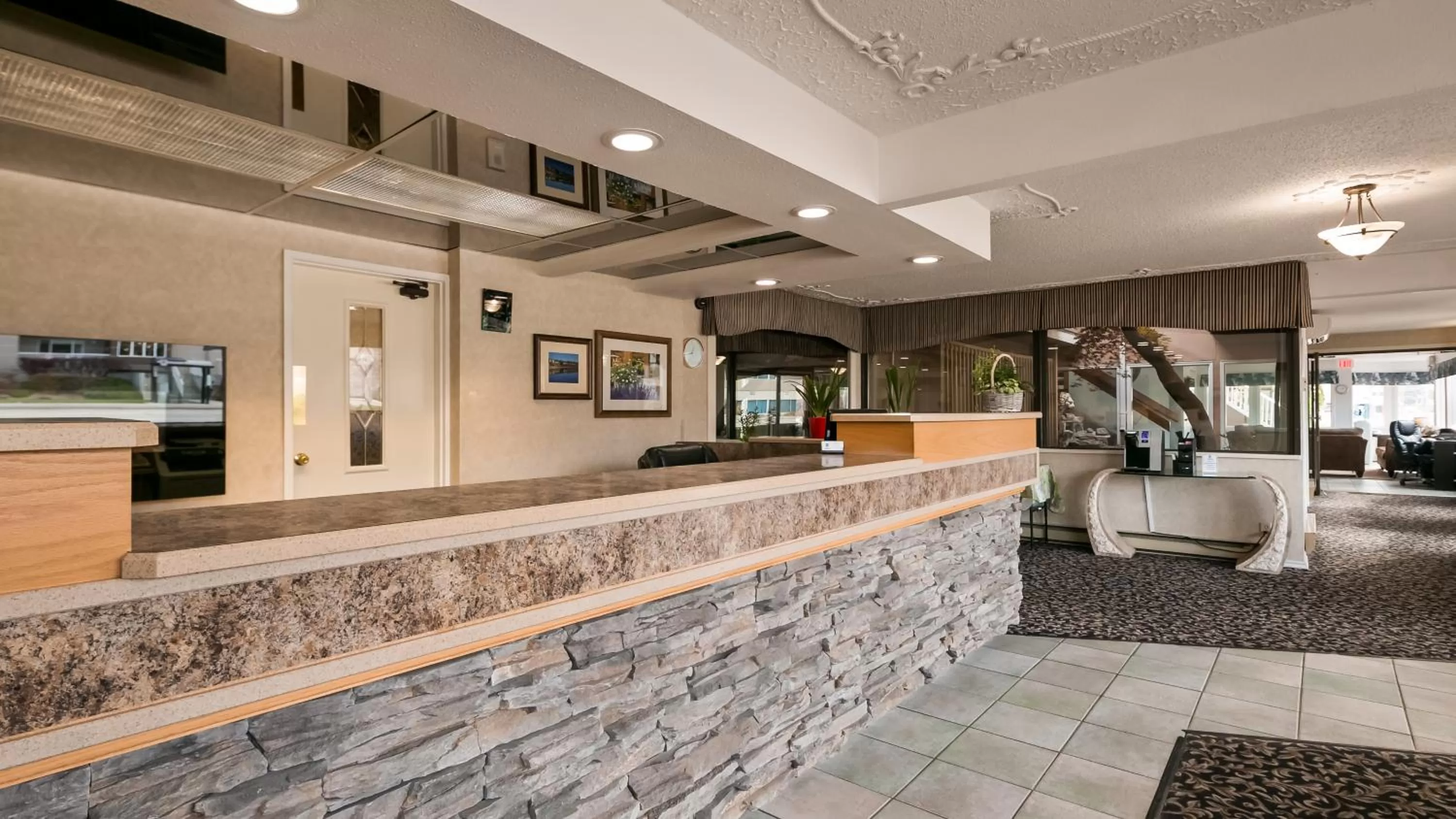 Lobby or reception in Best Western Inn at Penticton