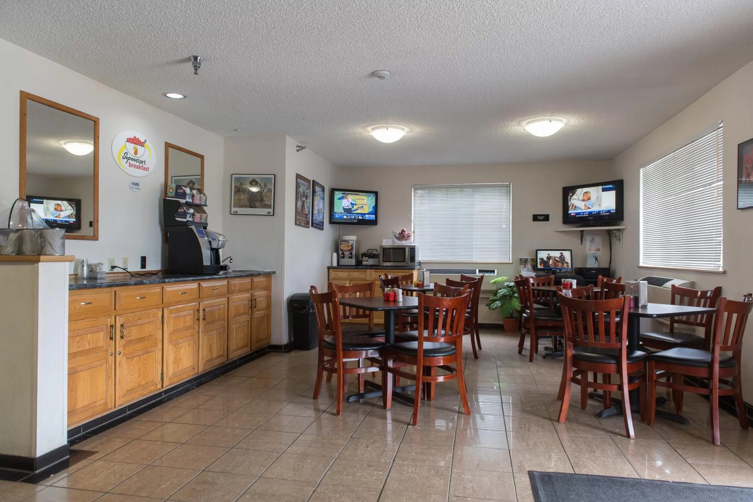 Lobby or reception in Super 8 by Wyndham Williams Lake BC