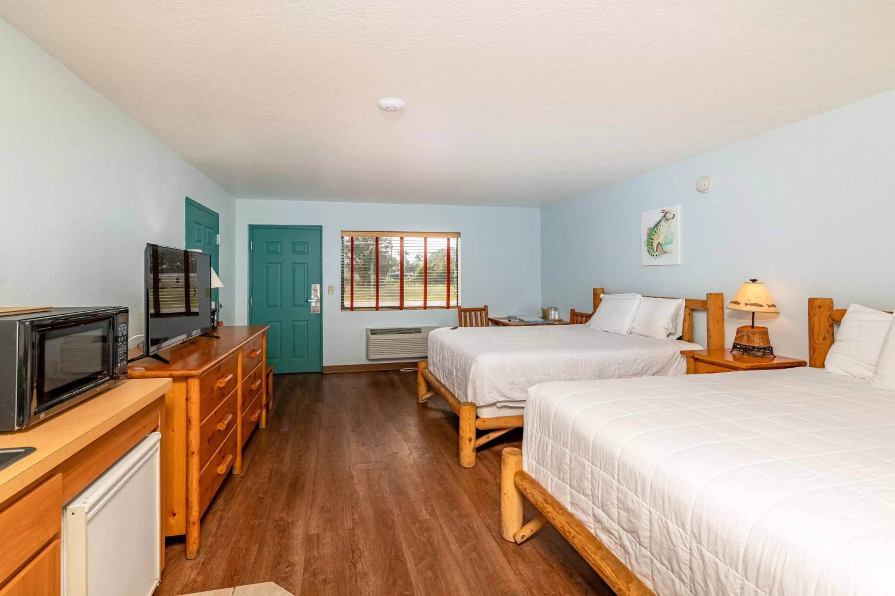 Bed in Camp Mack Lodge, Marina & RV Resort