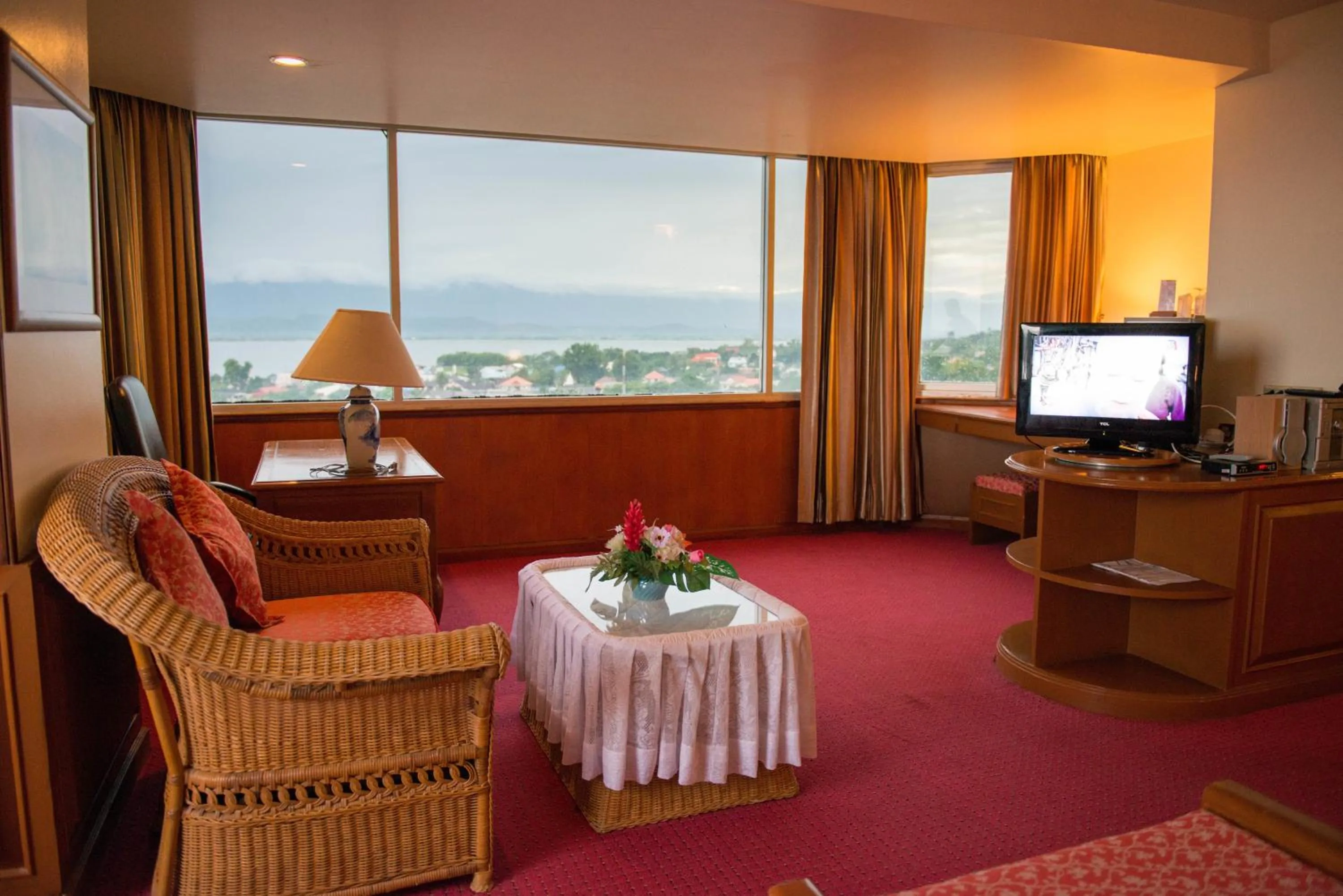 TV and multimedia in Phayao Gateway Hotel