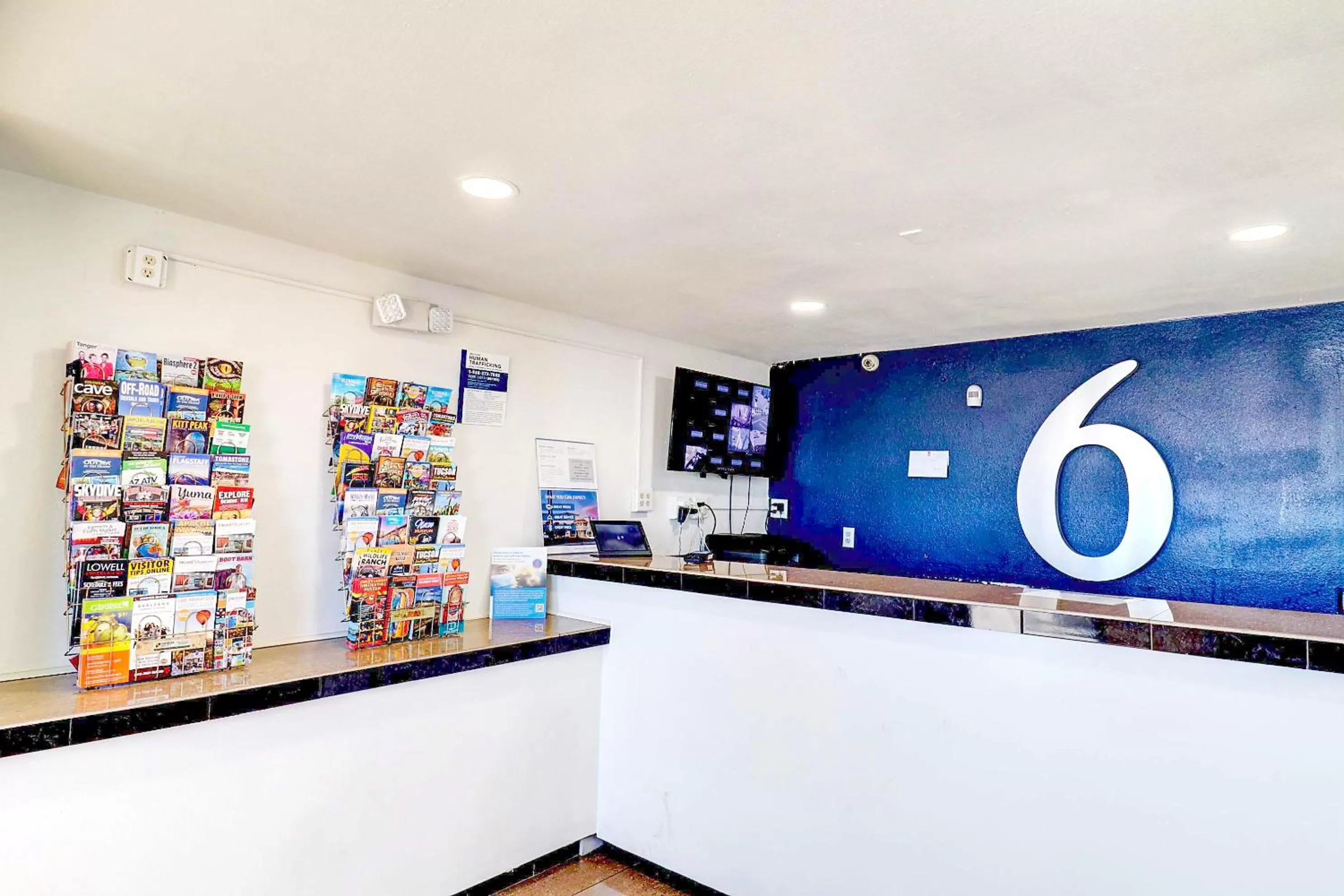 Lobby or reception in Motel 6 Tucson, AZ - East Williams Center