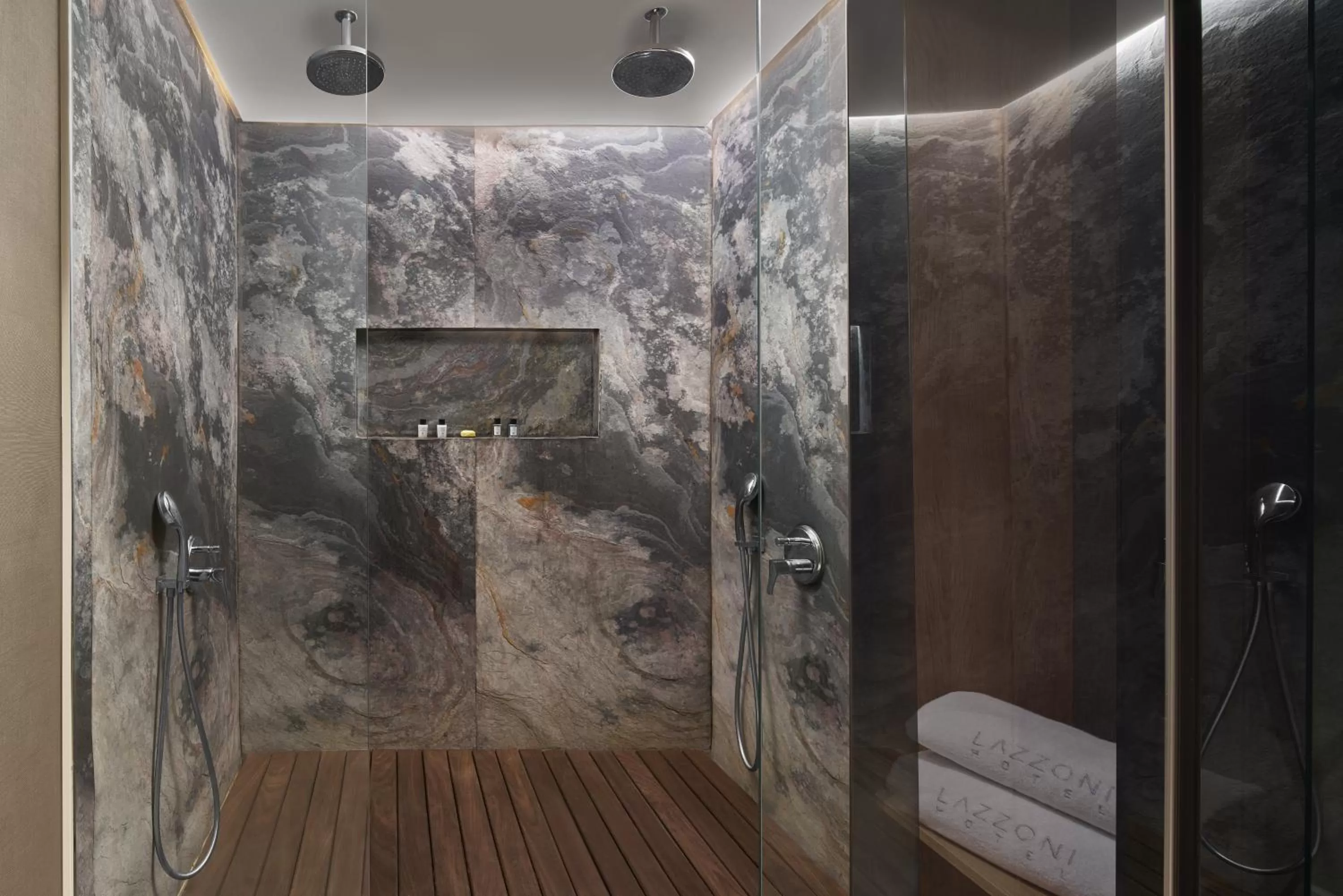 Shower in Lazzoni Hotel