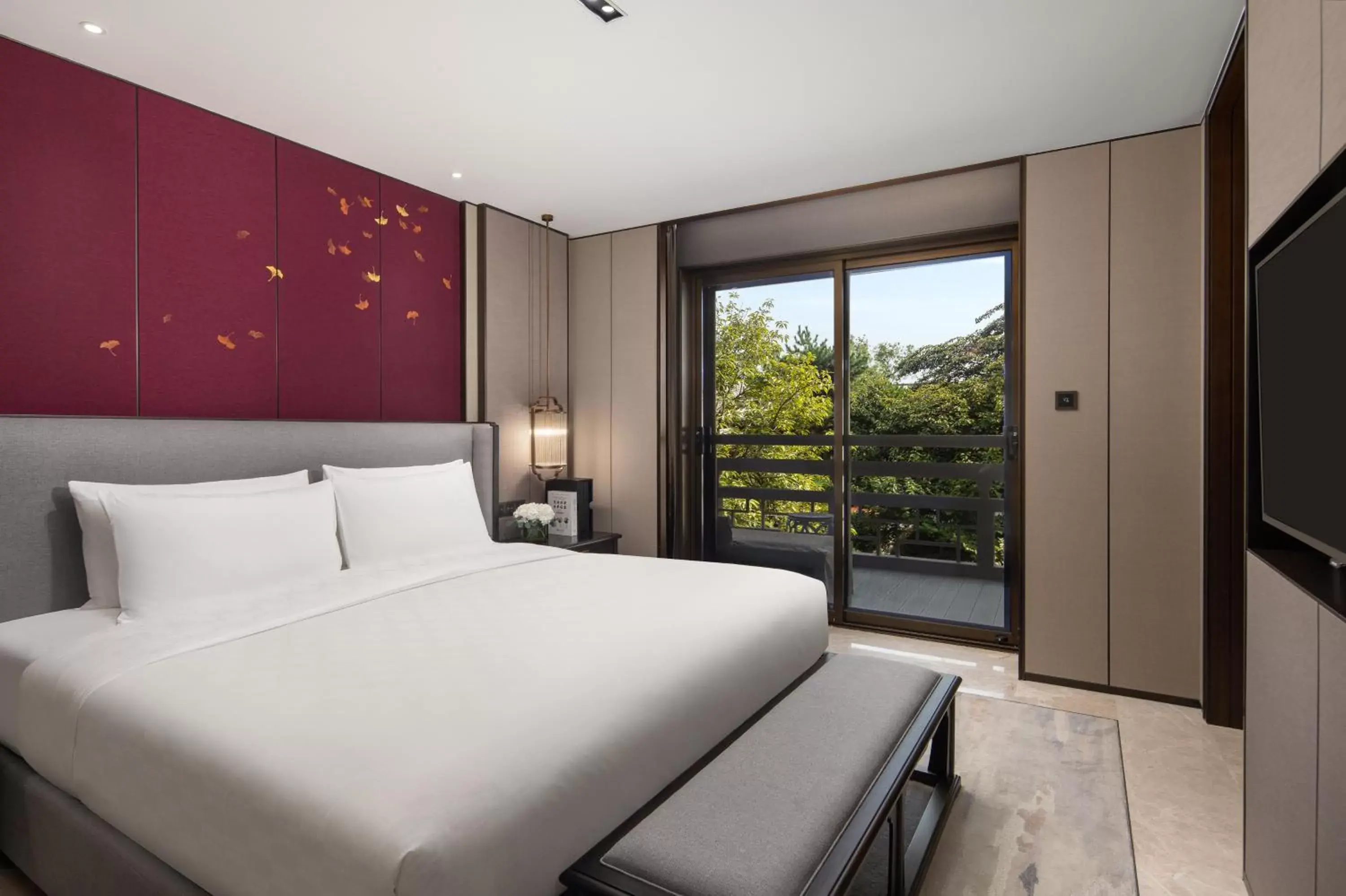 One-Bedroom Suite with Balcony in HUALUXE Xi'an Tanghua by IHG One-Bedroom Suite with Balcony in HUALUXE Xi'an Tanghua by IHG