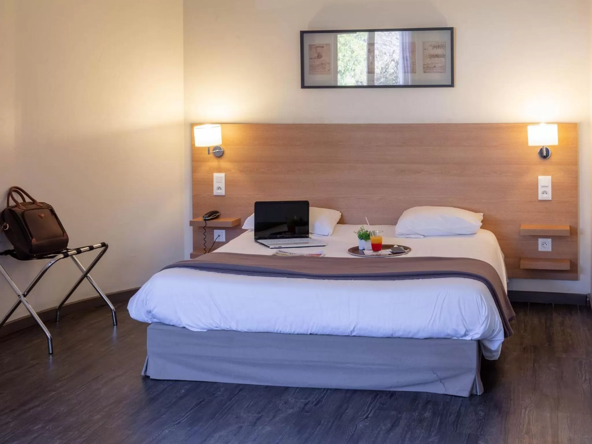 Bedroom, Bed in Noemys Toulon La Valette - Hotel restaurant avec piscine