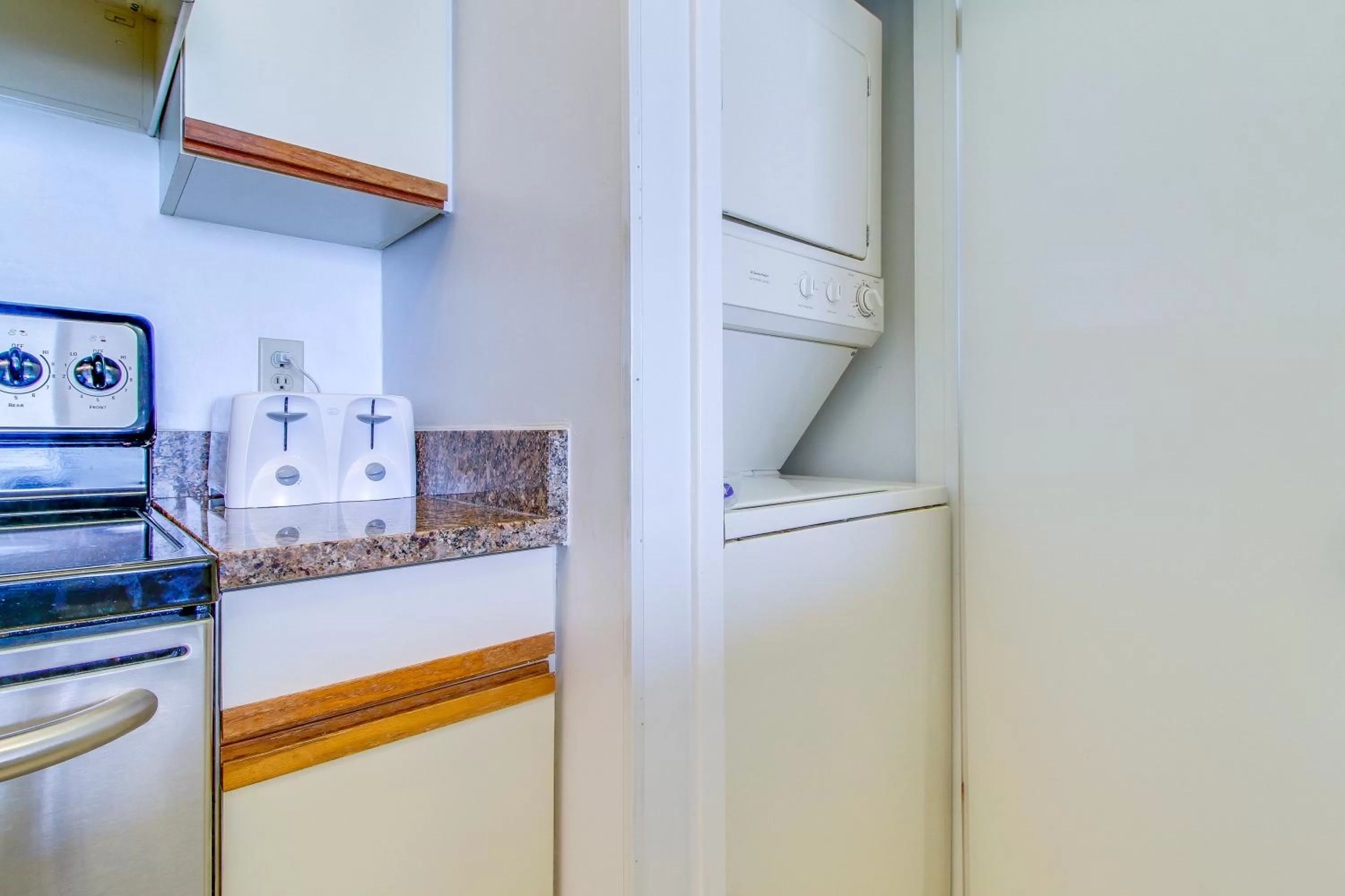 Kitchen/Kitchenette in 1105 Edgewater Tower 3