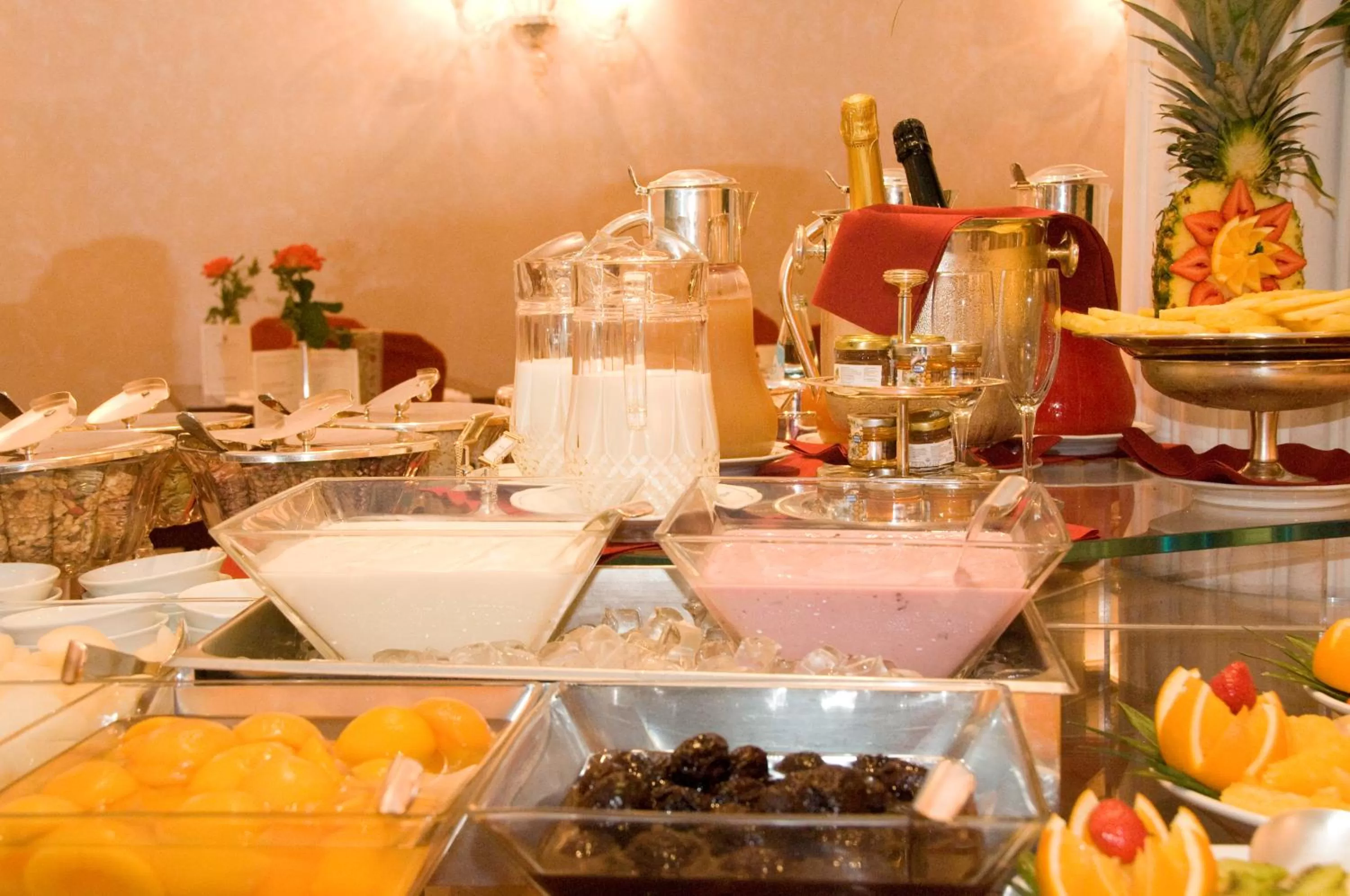 Restaurant/places to eat in Hotel De La Ville